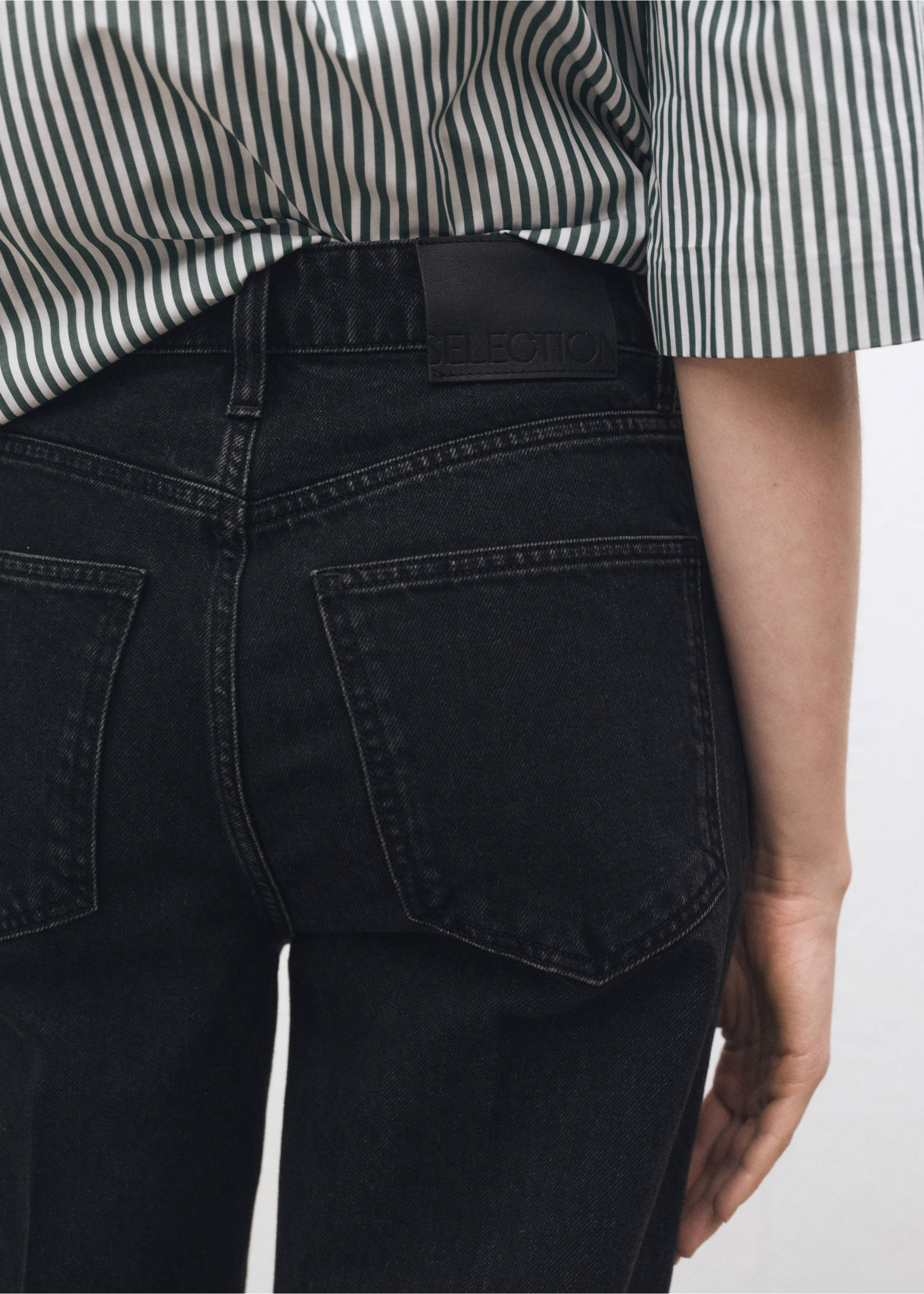 High waist straight jeans - Details of the article 3, Black denim. Ref: 87074091-00.