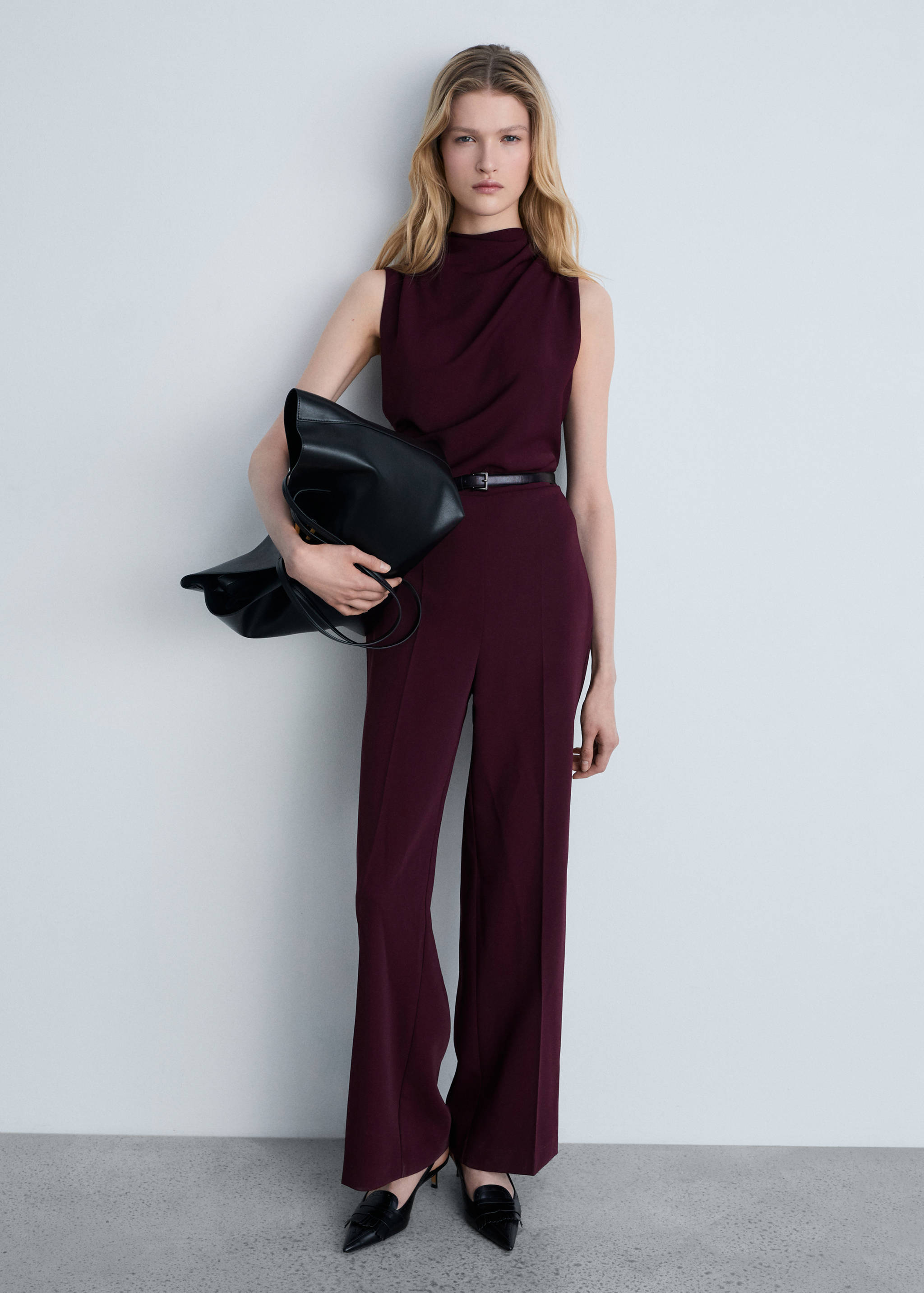 Langer Jumpsuit mit Gürtel - Allgemeine Ansicht