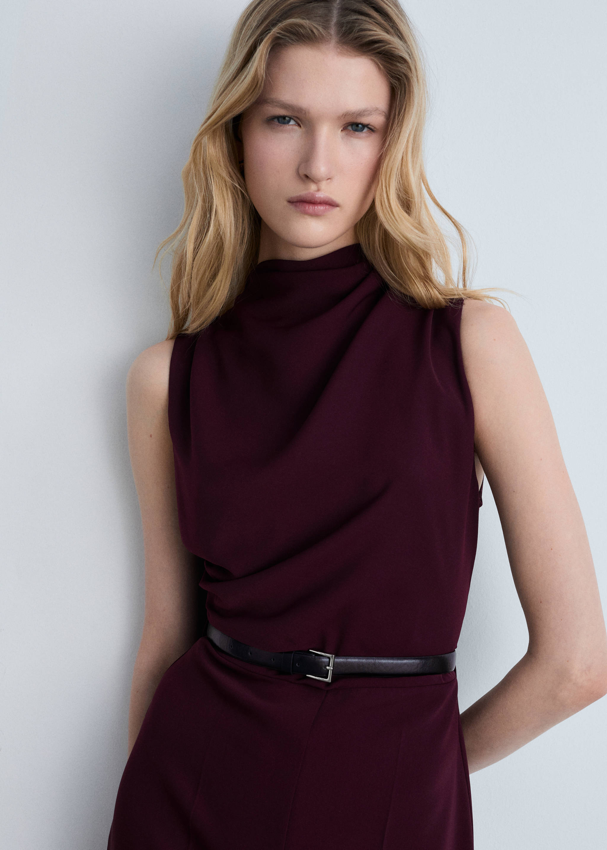 Langer Jumpsuit mit Gürtel - Detail des Artikels 1