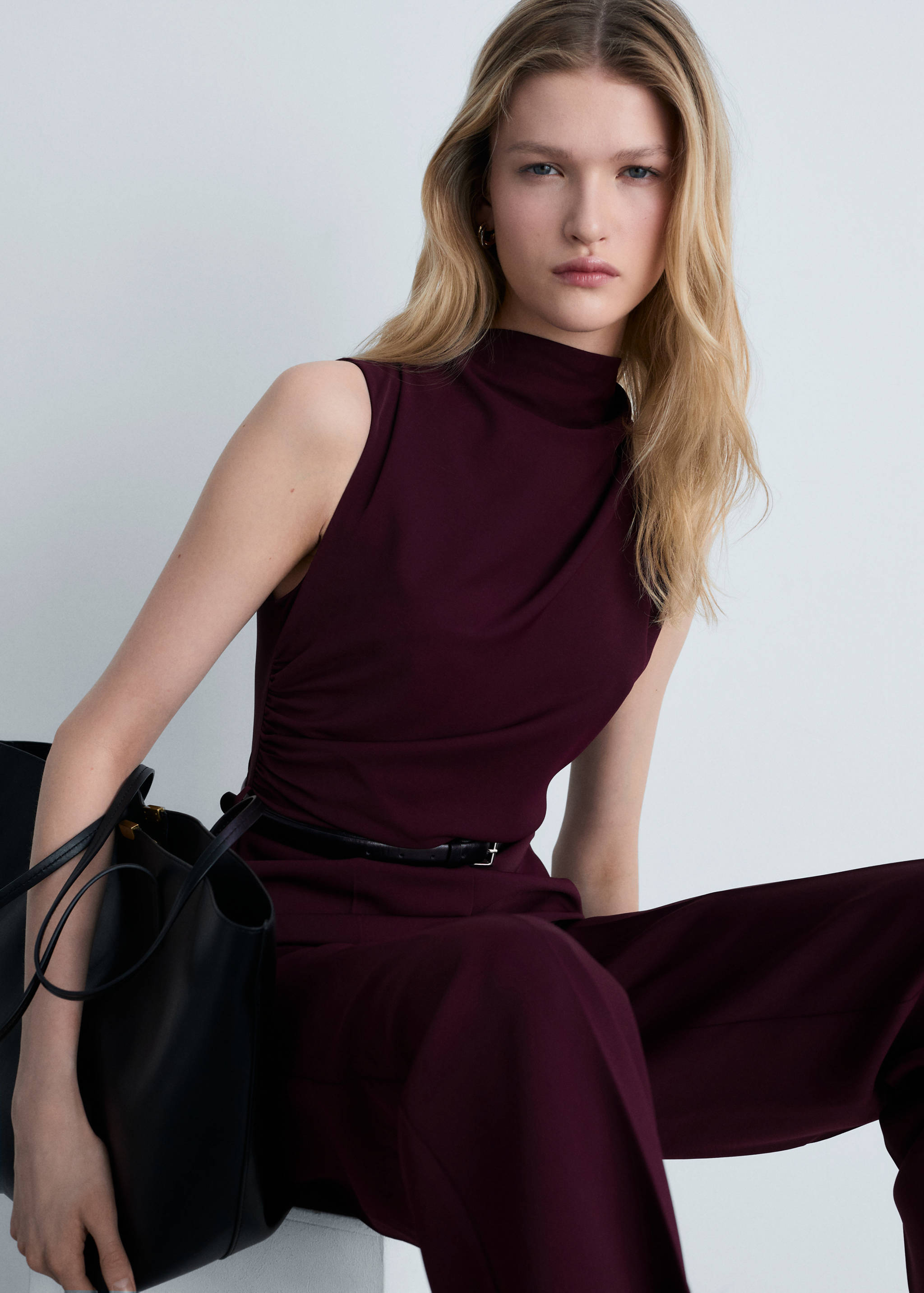 Langer Jumpsuit mit Gürtel - Detail des Artikels 2