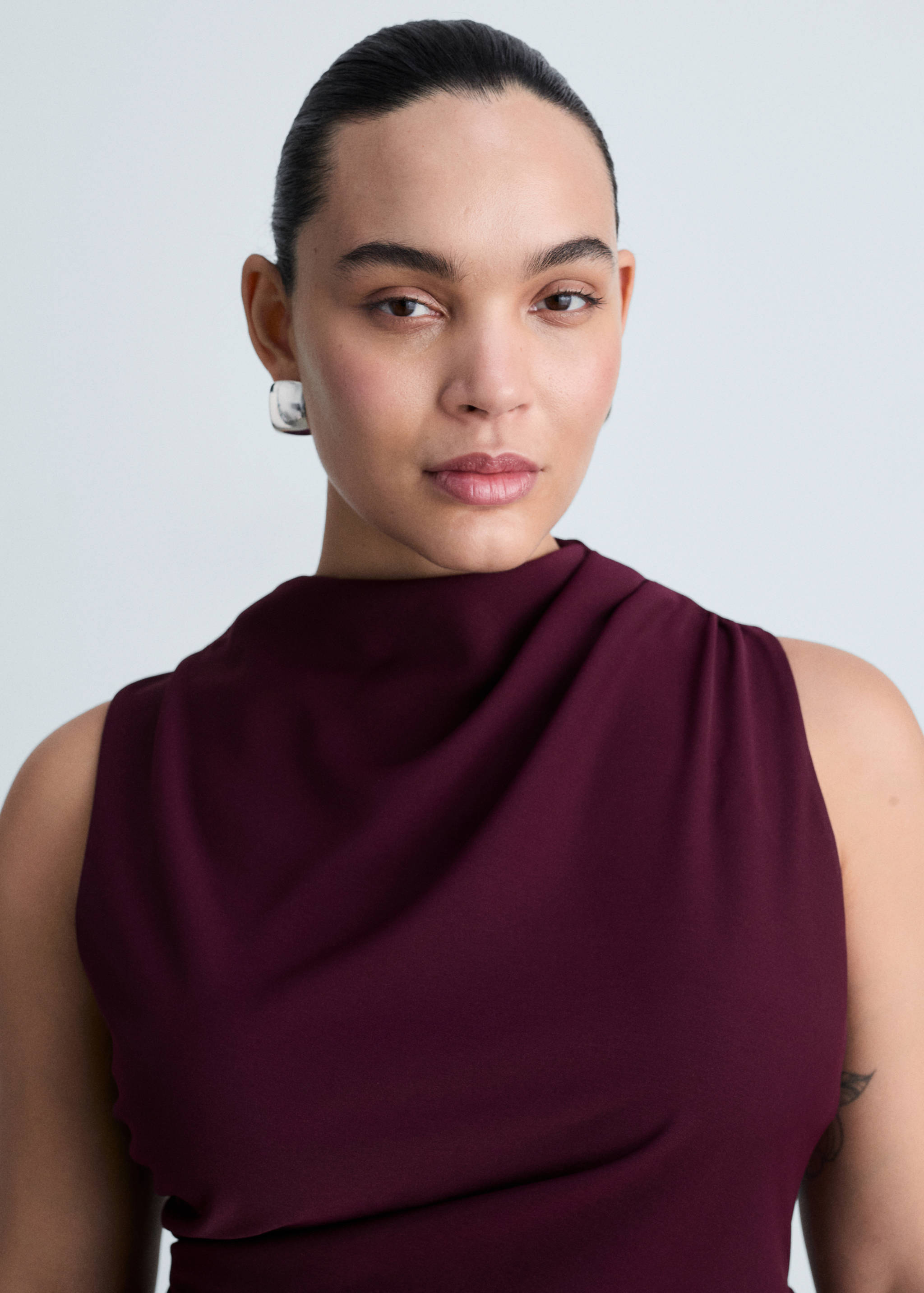 Langer Jumpsuit mit Gürtel - Detail des Artikels 4