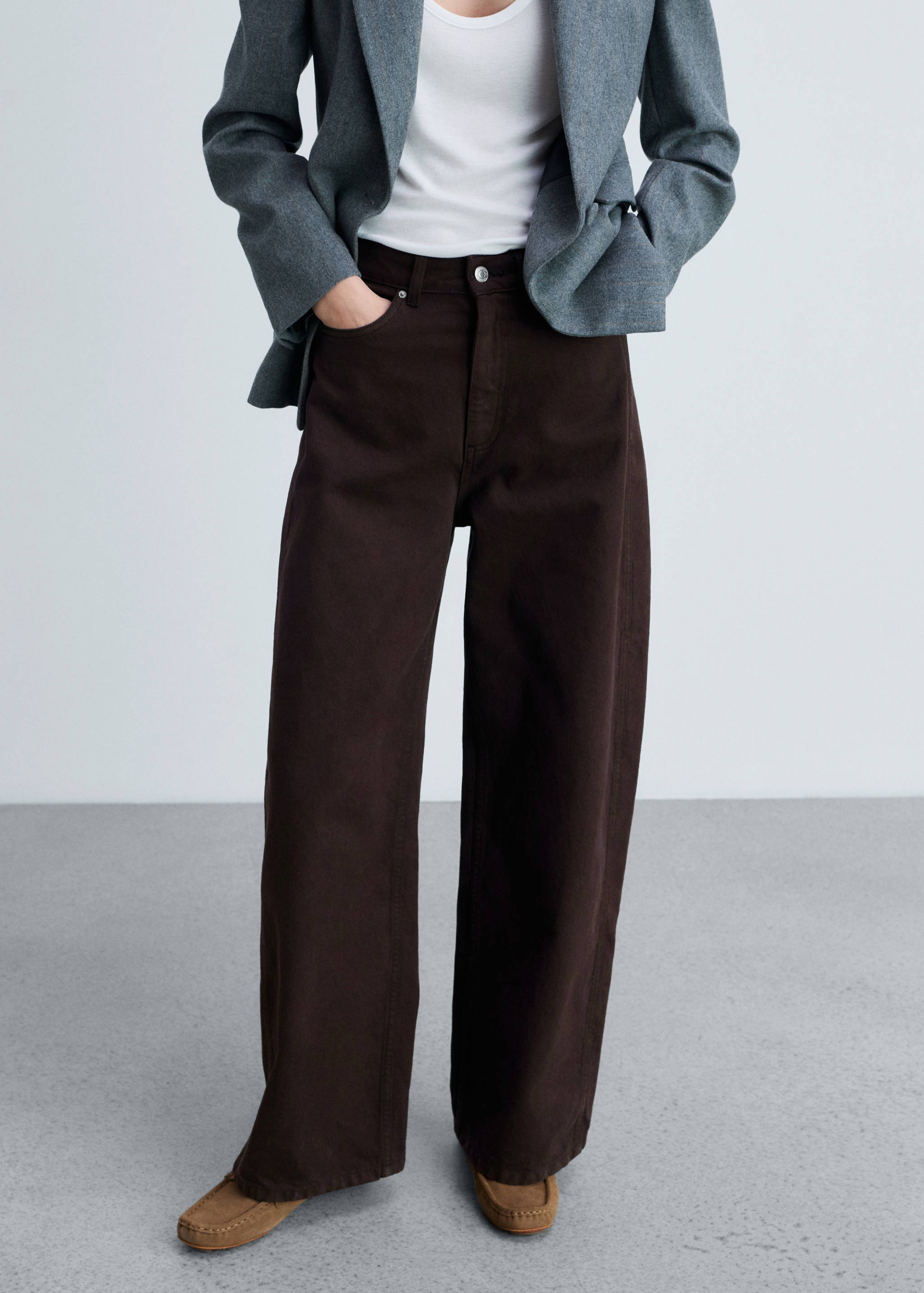 Jeans med ballongpassform och höd midja - Bild av mittparti