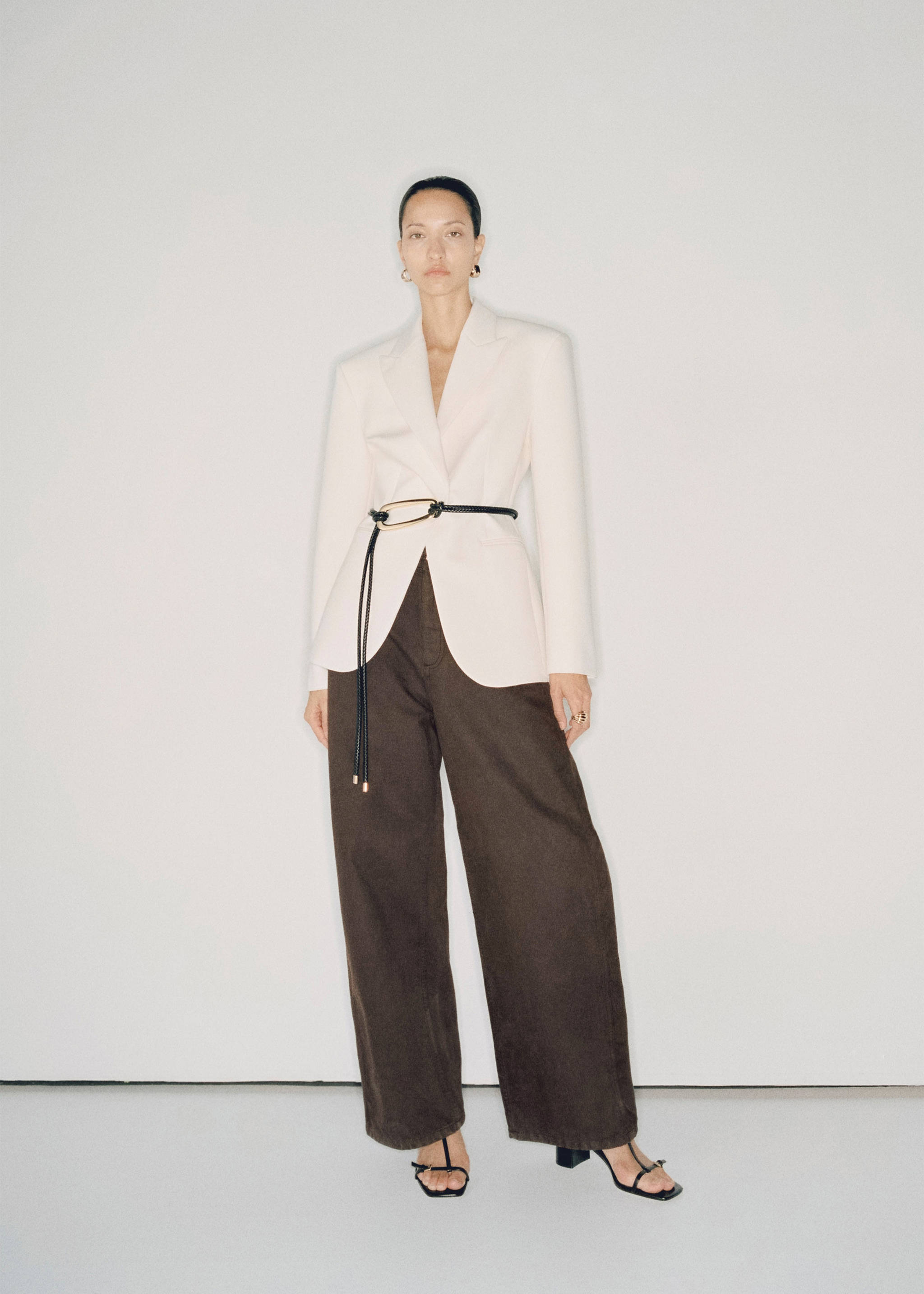 Jeans med ballongpassform och höd midja - Detaljer om artikeln 7