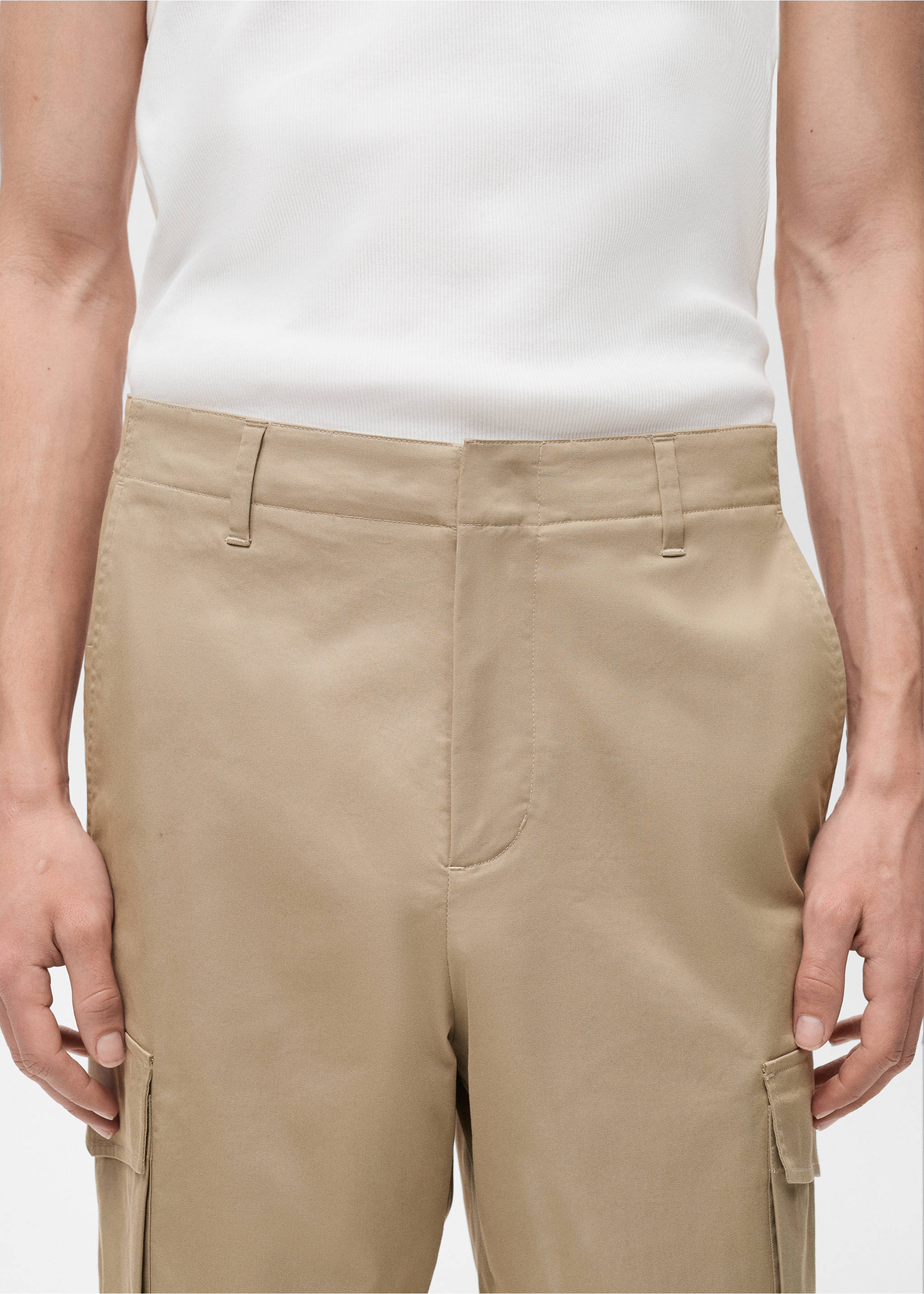 Relaxed-fit cargo trousers - Details of the article 1, Medium Brown. Ref: 87074396-00.