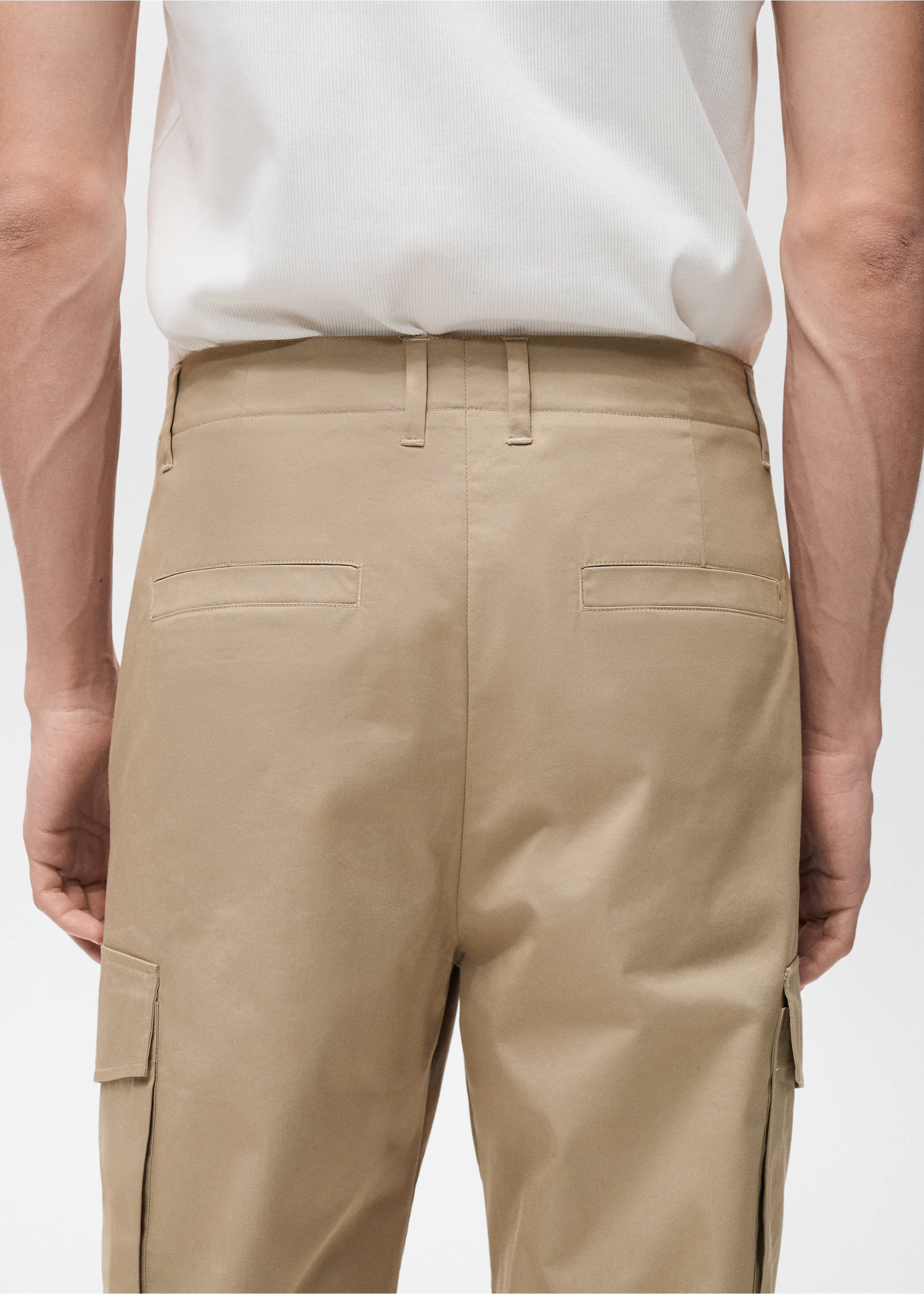 Relaxed-fit cargo trousers - Details of the article 6, Medium Brown. Ref: 87074396-00.