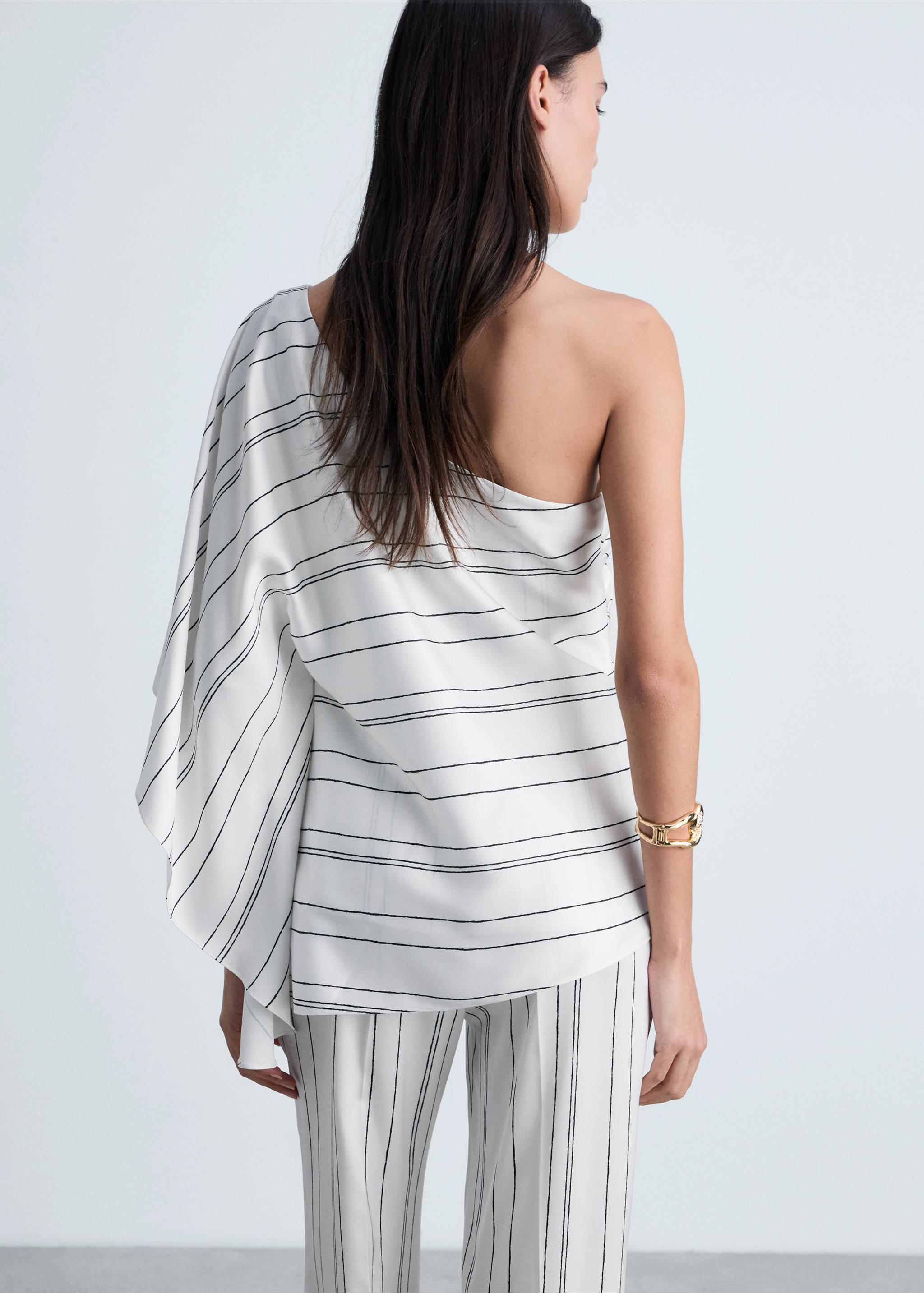 Asymmetrical striped blouse - Reverse of the article, White. Ref: 87074778-00.