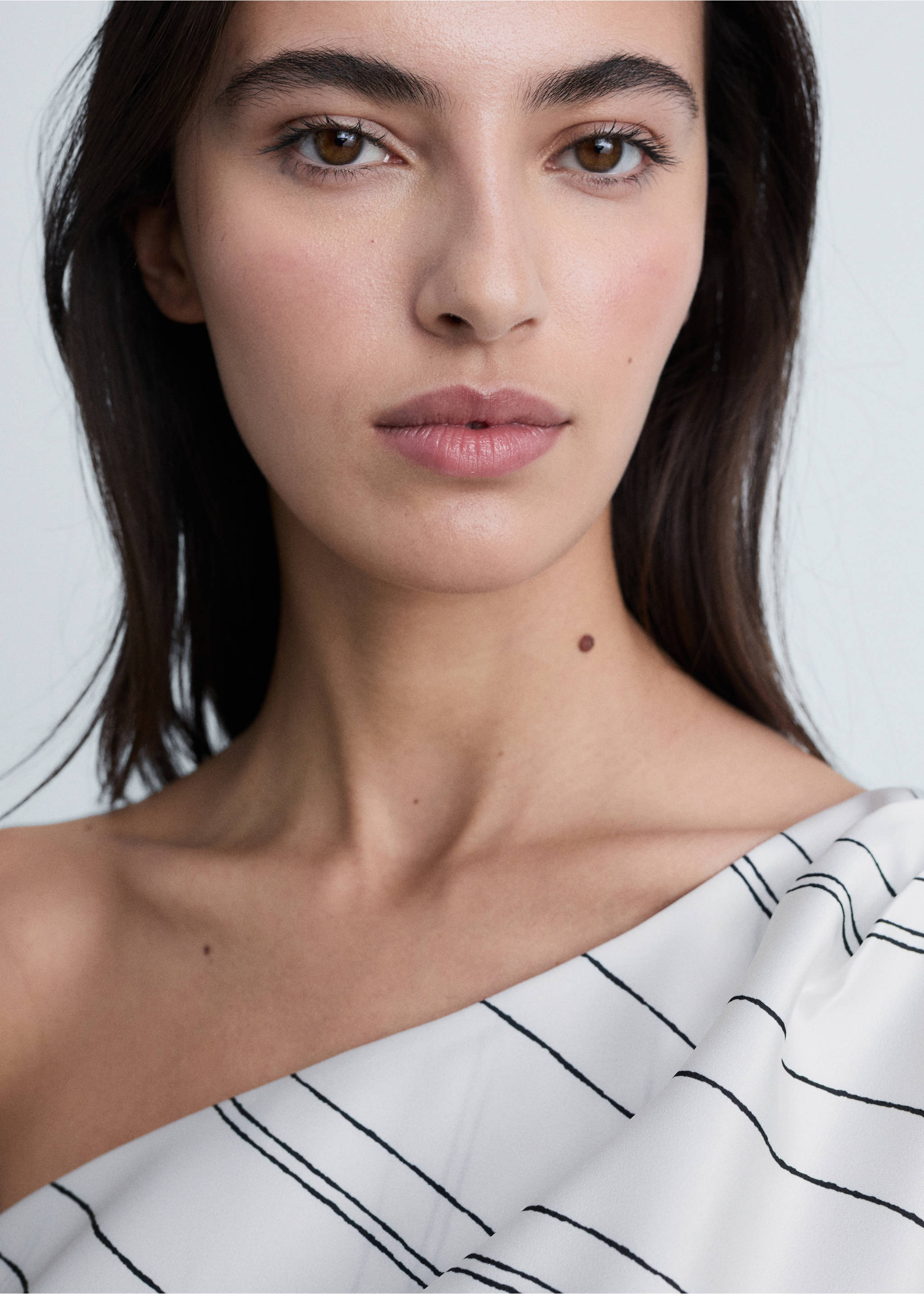 Asymmetrical striped blouse - Details of the article 1, White. Ref: 87074778-00.