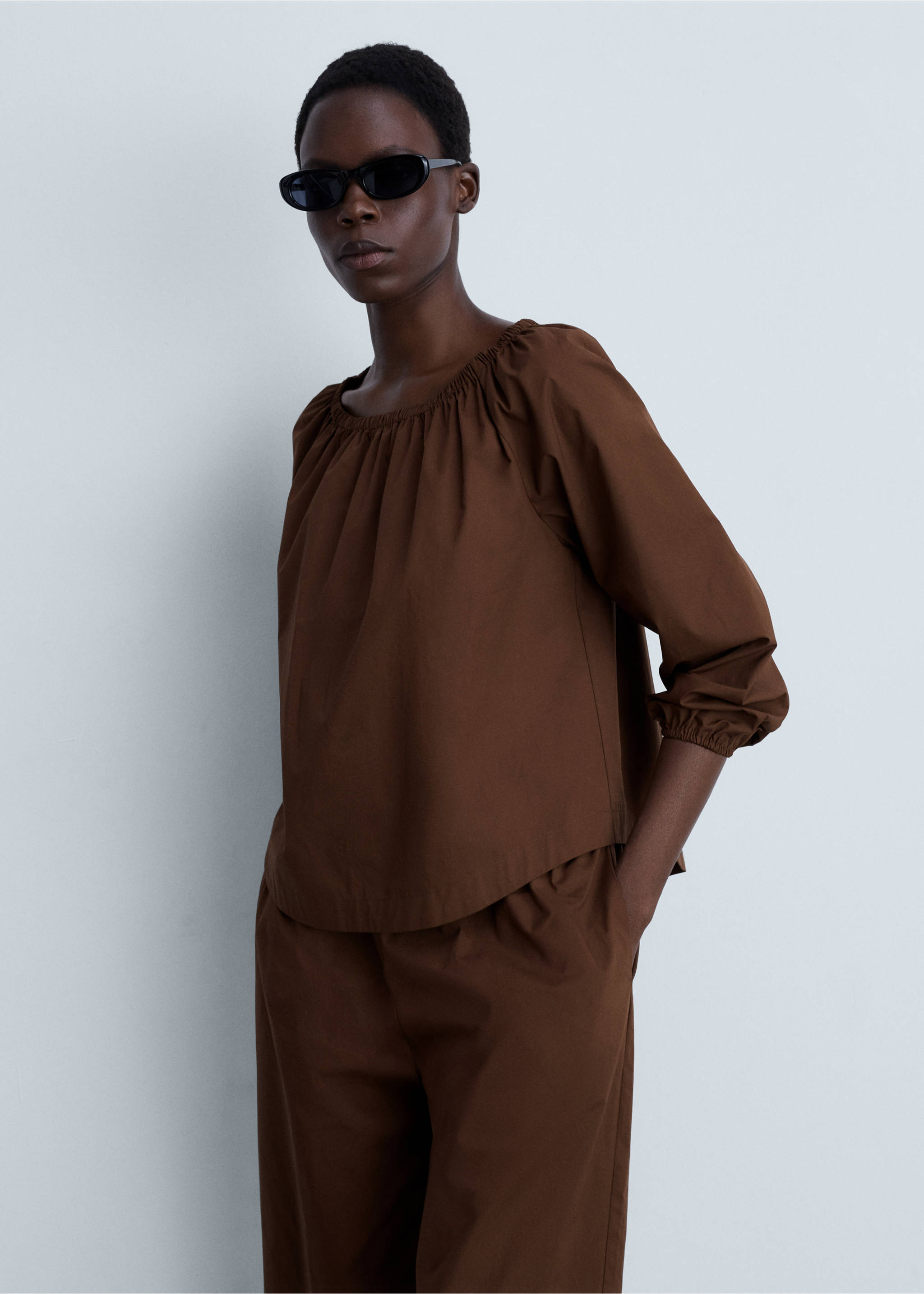 Cotton blouse with gathered neck - Medium plane, Brown. Ref: 87074783-00.