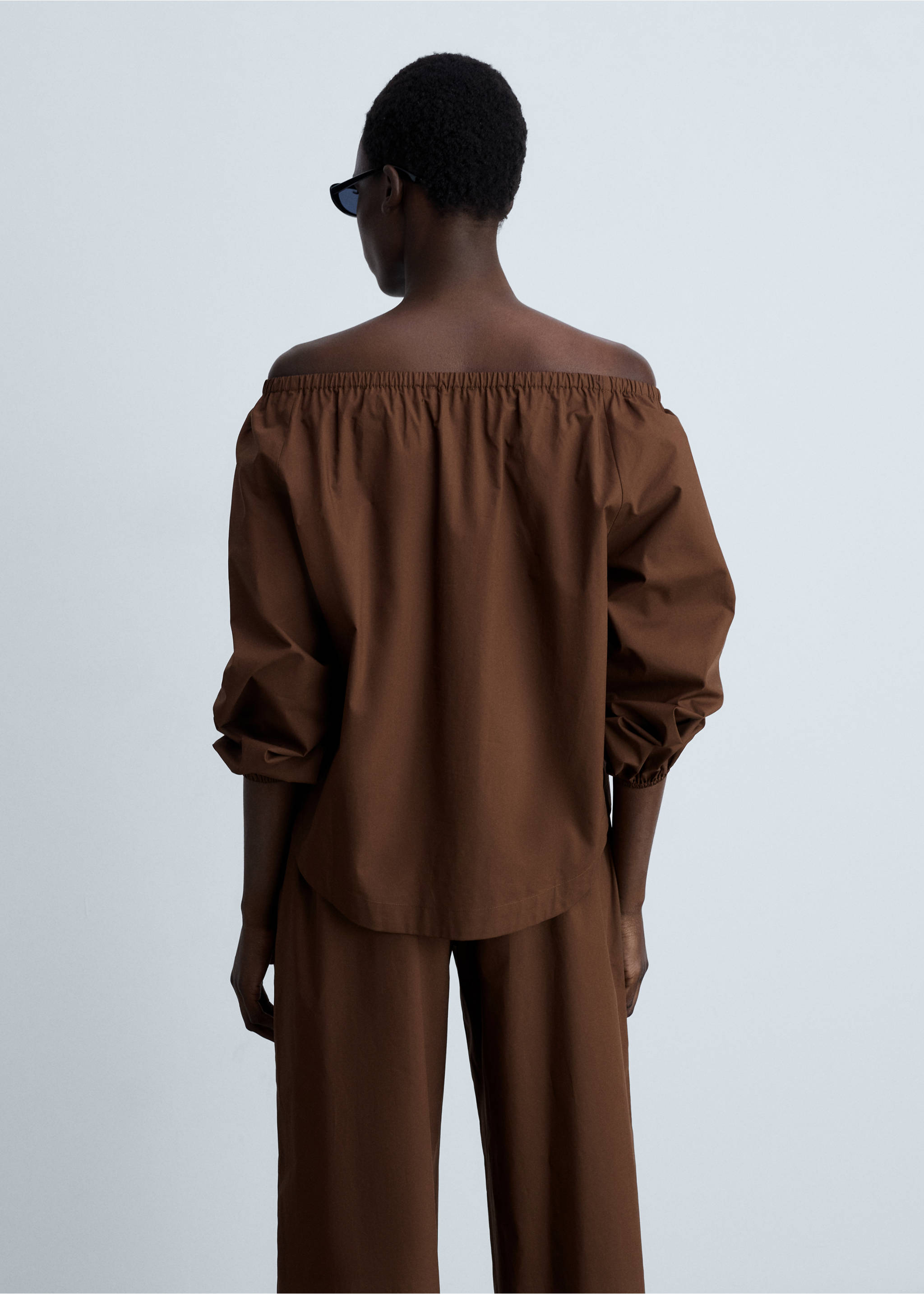 Cotton blouse with gathered neck - Reverse of the article, Brown. Ref: 87074783-00.