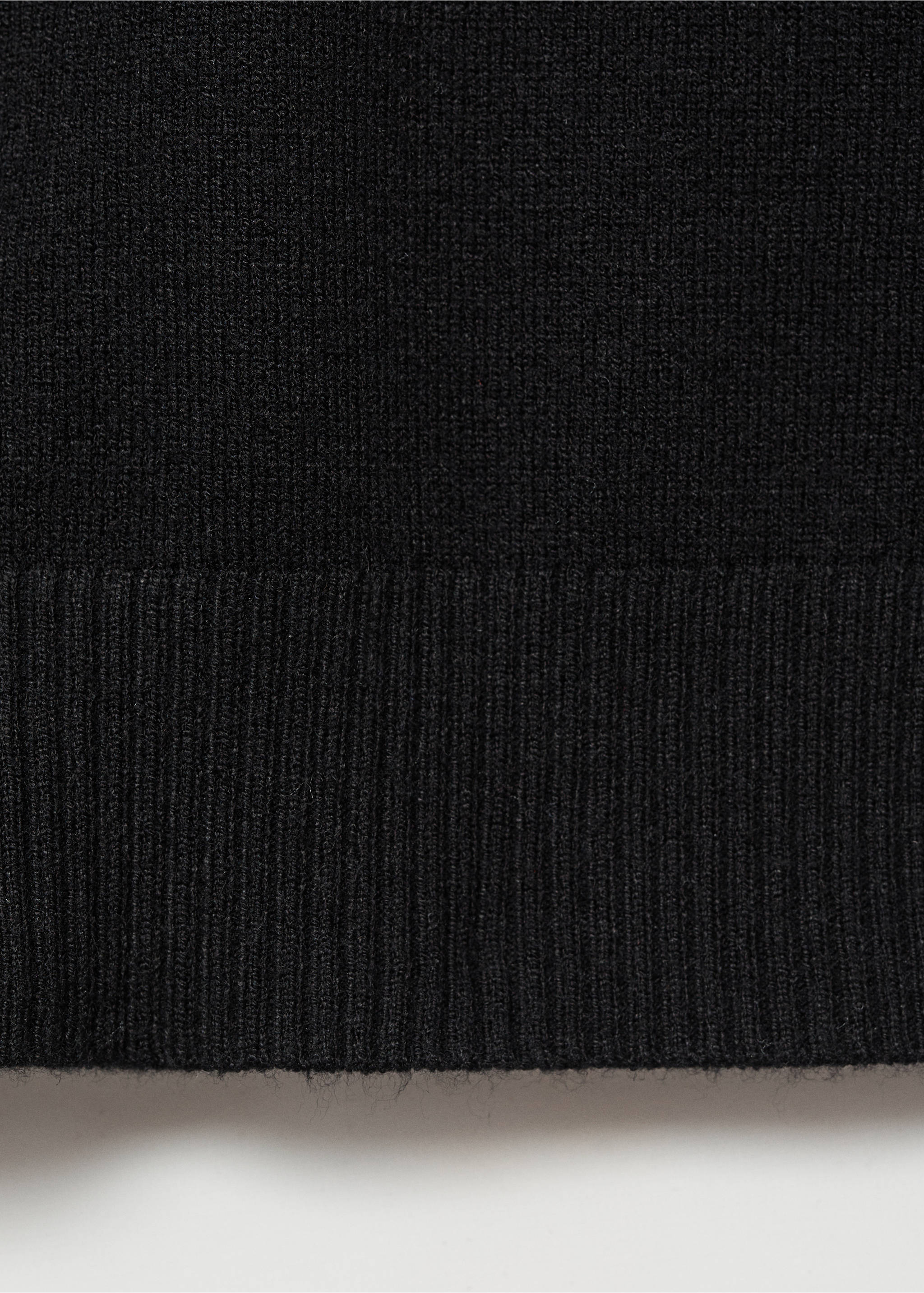 Top mit V-Ausschnitt - Detail des Artikels 0, Schwarz. Ref: 87074785-00.