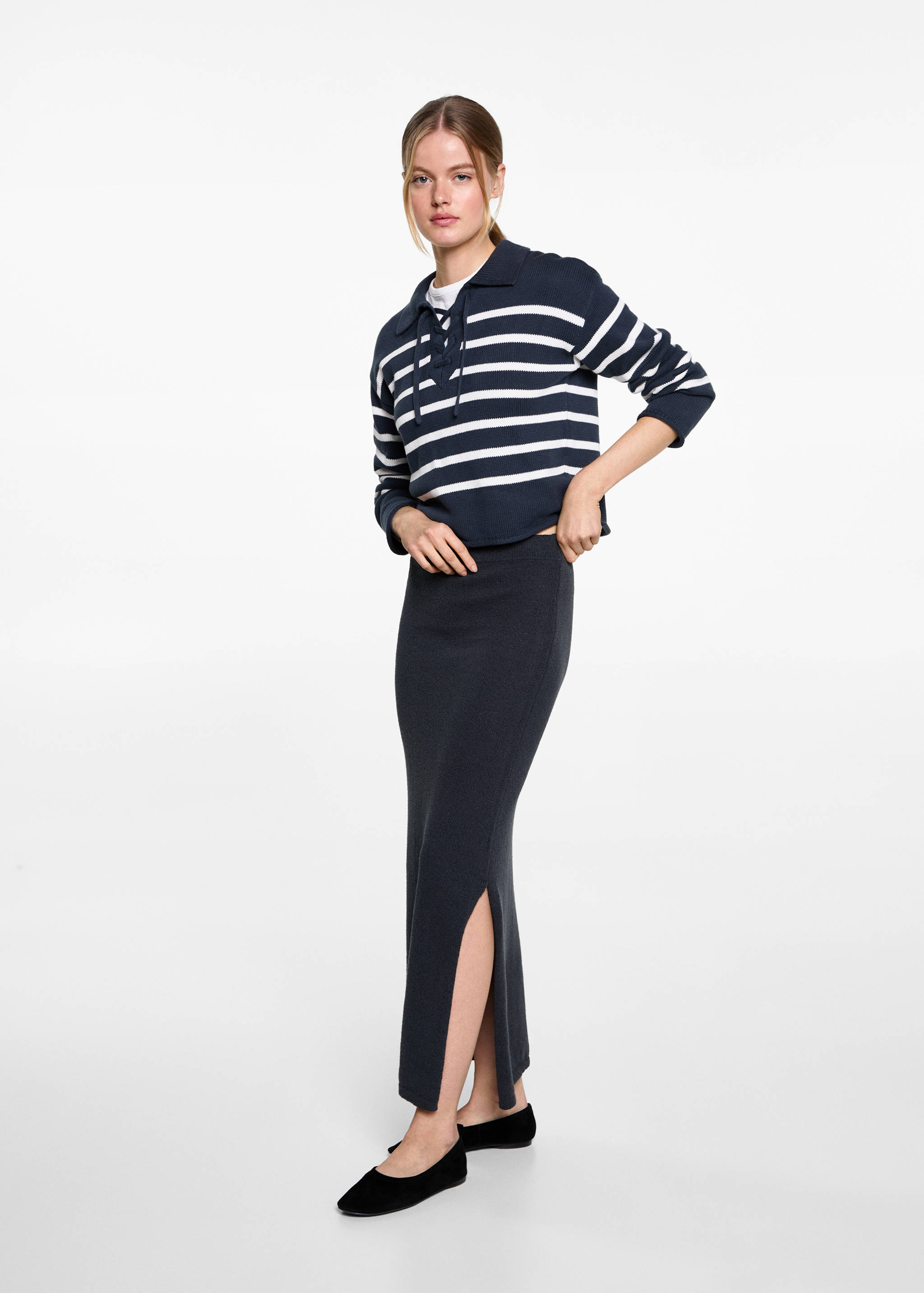 Long skirt with side slit - General plane