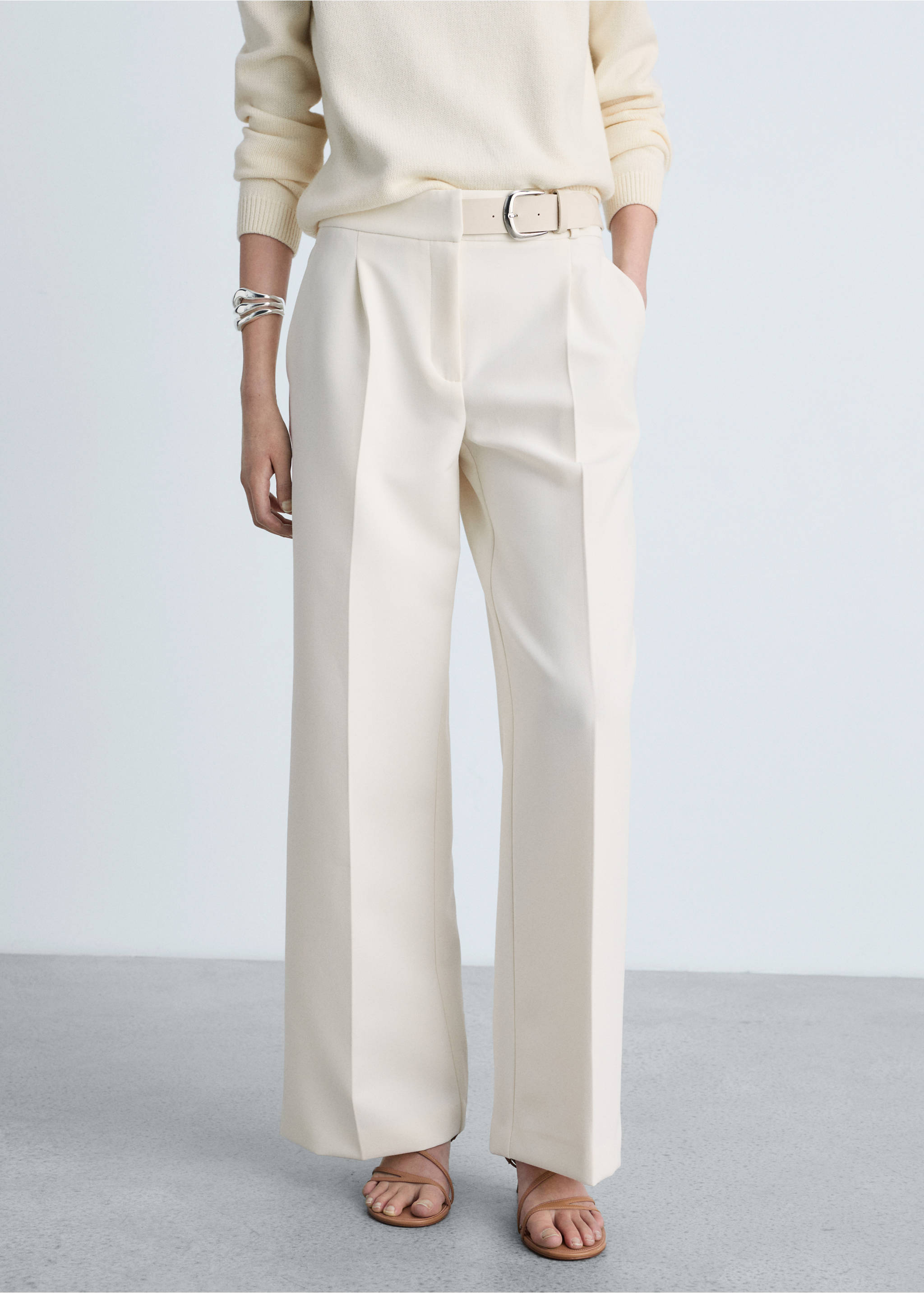 Pantalon droit avec ceinture - Plan moyen, Écru. Ref: 87074811-00.