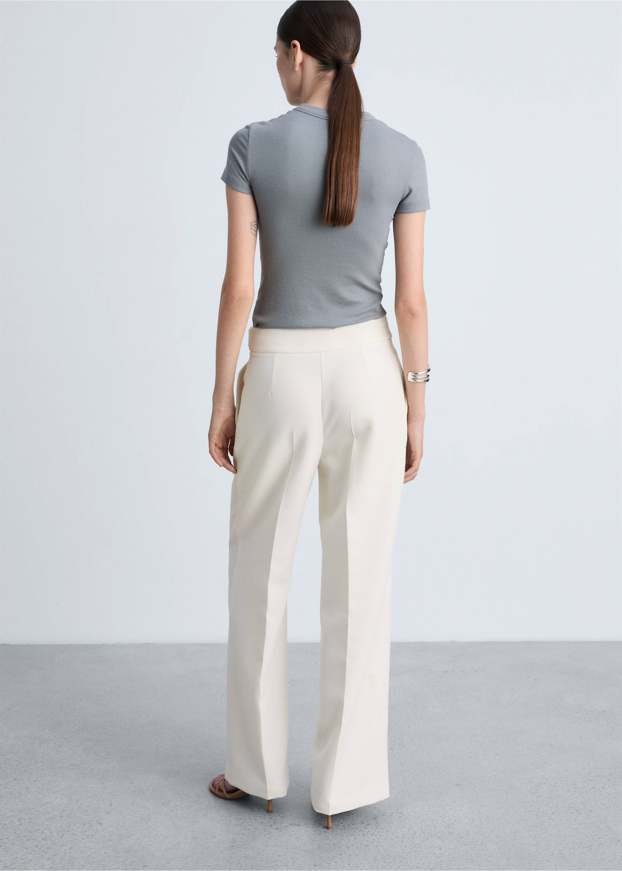 Pantalon droit avec ceinture - Verso de l’article, Écru. Ref: 87074811-00.