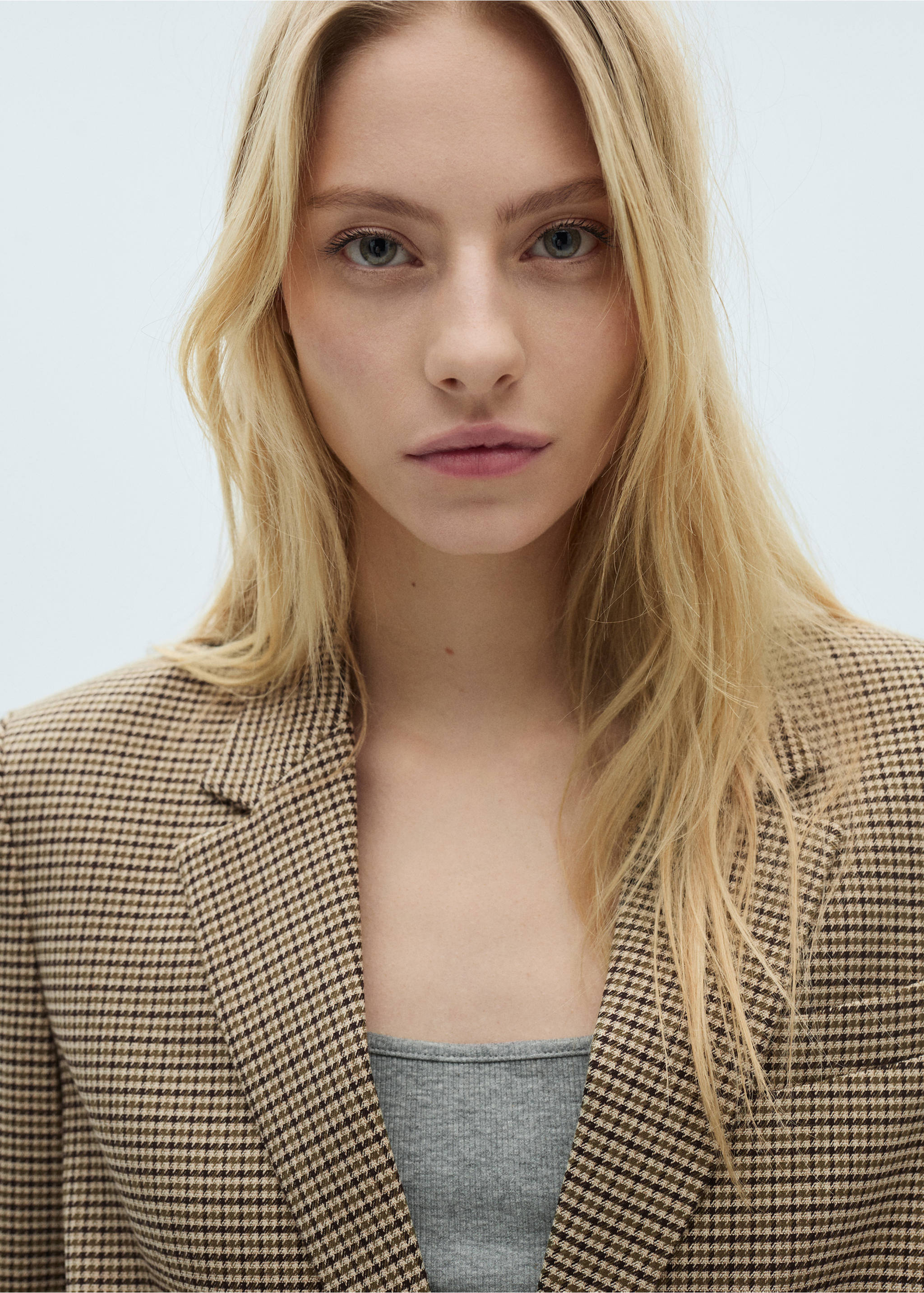 Gerader Blazer mit Mikro-Hahnentrittmuster - Detail des Artikels 1, Braun. Ref: 87075141-00.