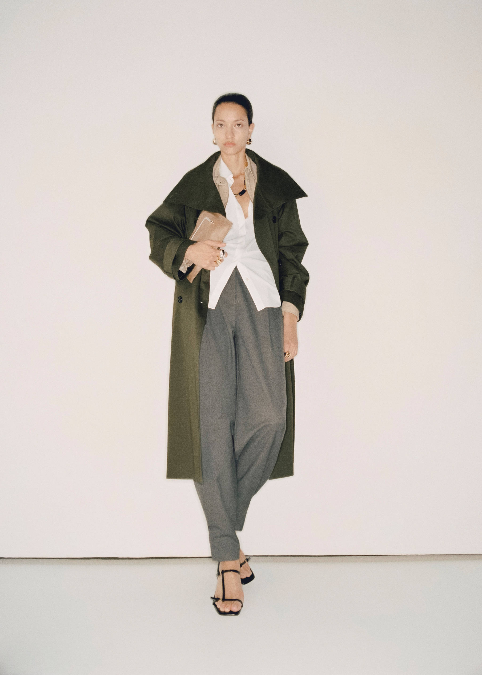 Long double-breasted trench coat - Details of the article 6