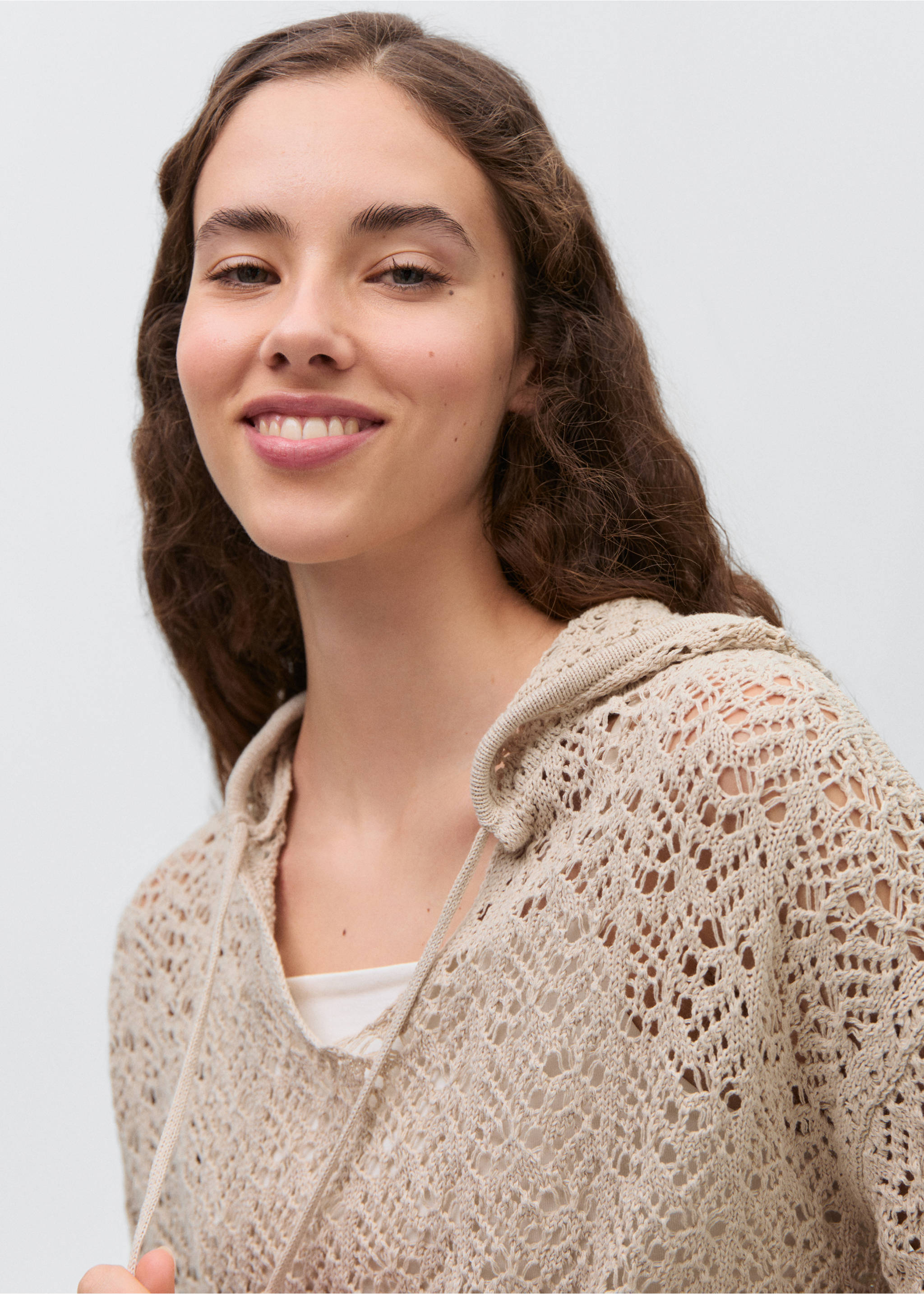 Kapuzenpullover mit Lochmuster - Detail des Artikels 1, Sandfarben. Ref: 87075728-00.