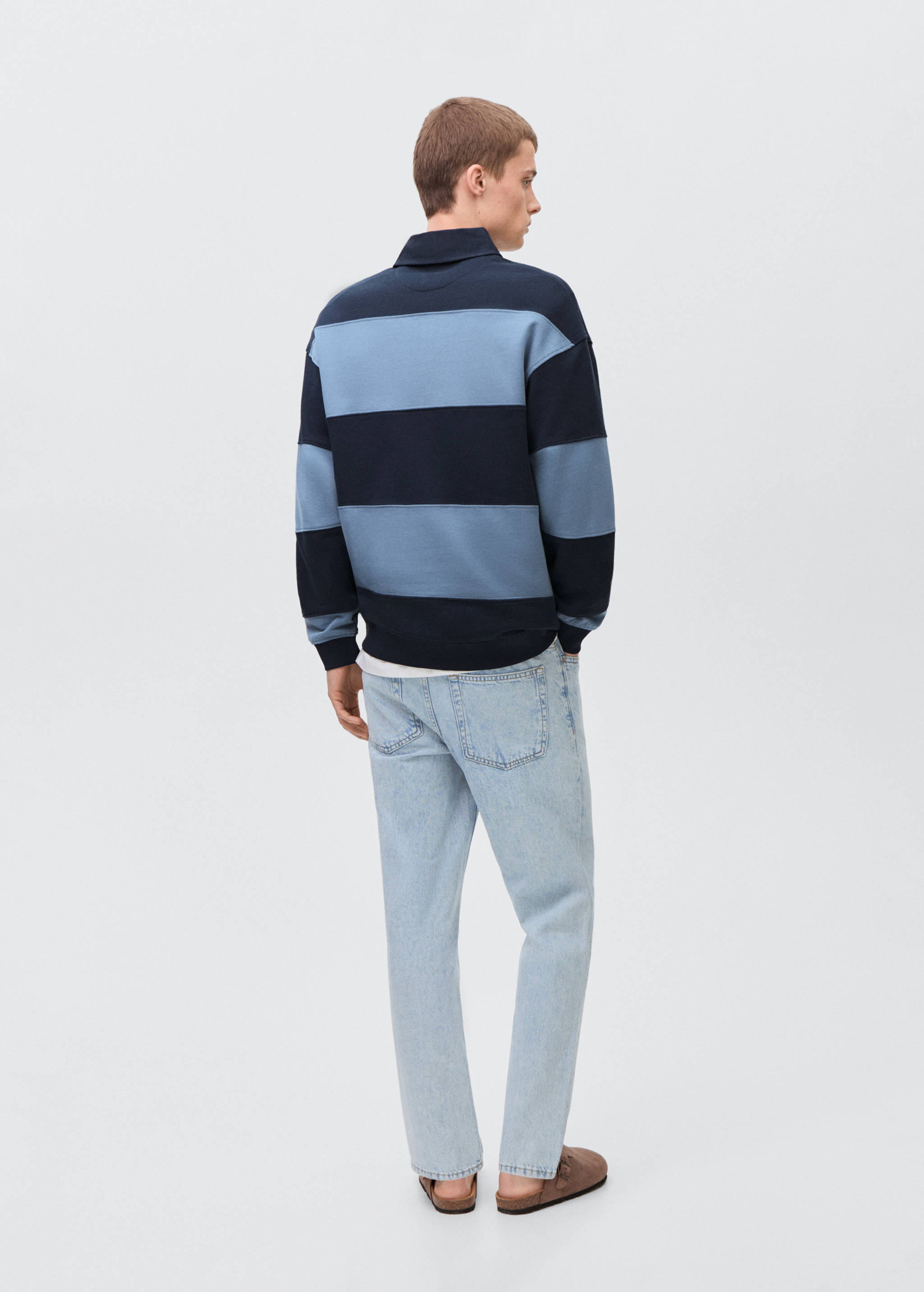 Gestreiftes Sweatshirt mit Poloshirt-Kragen - Rückseite des Artikels