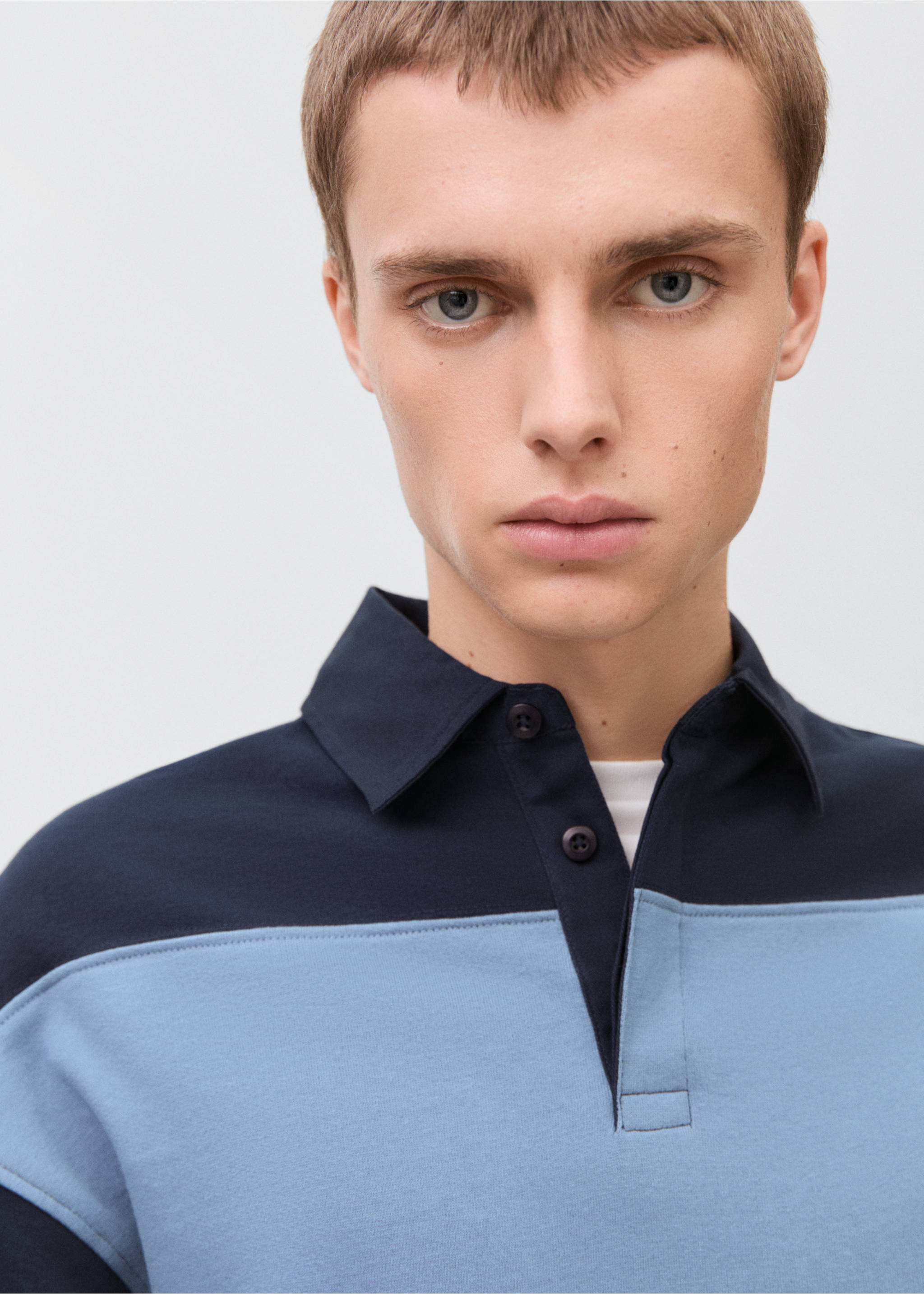 Gestreiftes Sweatshirt mit Poloshirt-Kragen - Detail des Artikels 1, Dunkles Marineblau. Ref: 87075739-00.