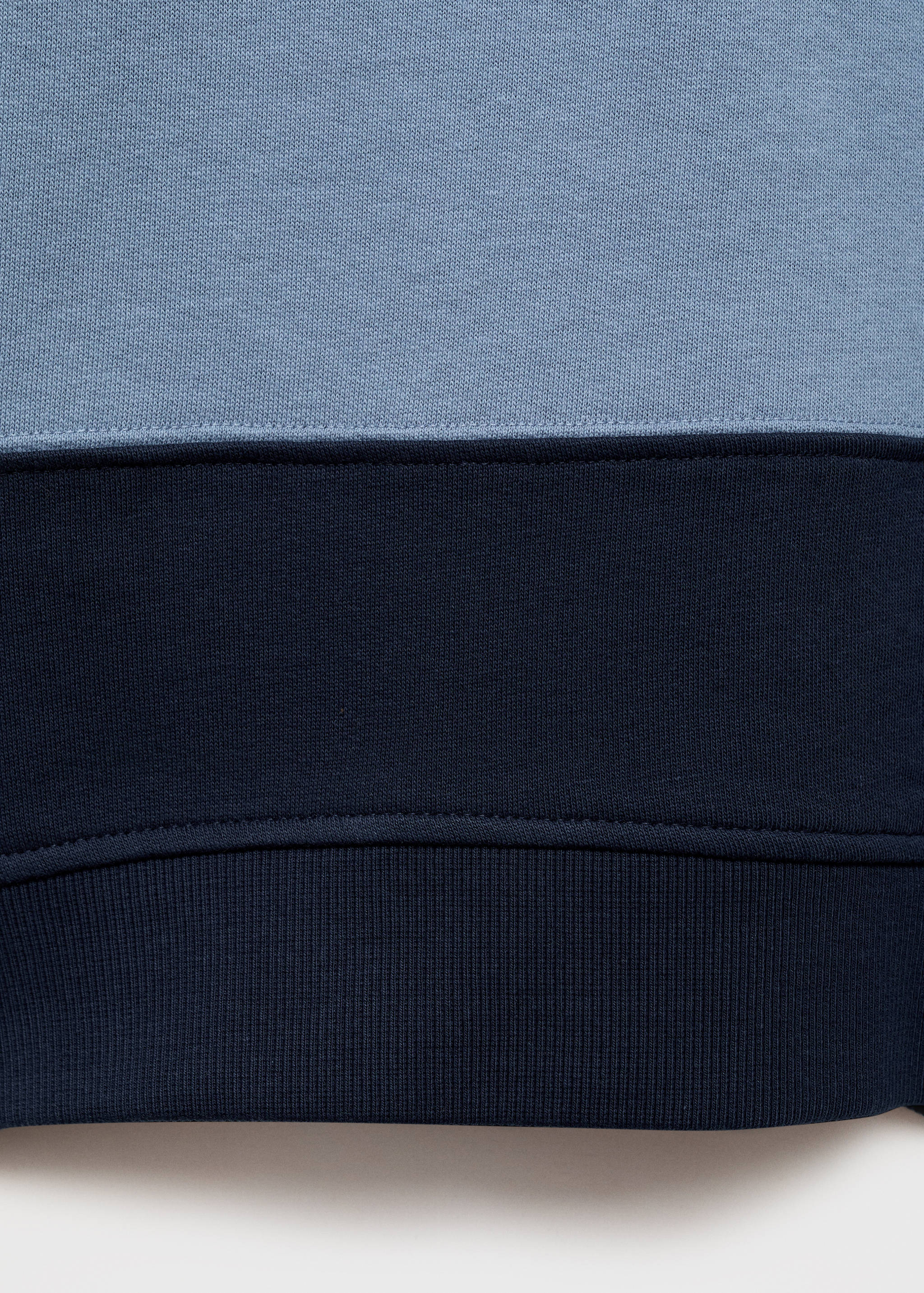 Gestreiftes Sweatshirt mit Poloshirt-Kragen - Detail des Artikels 0