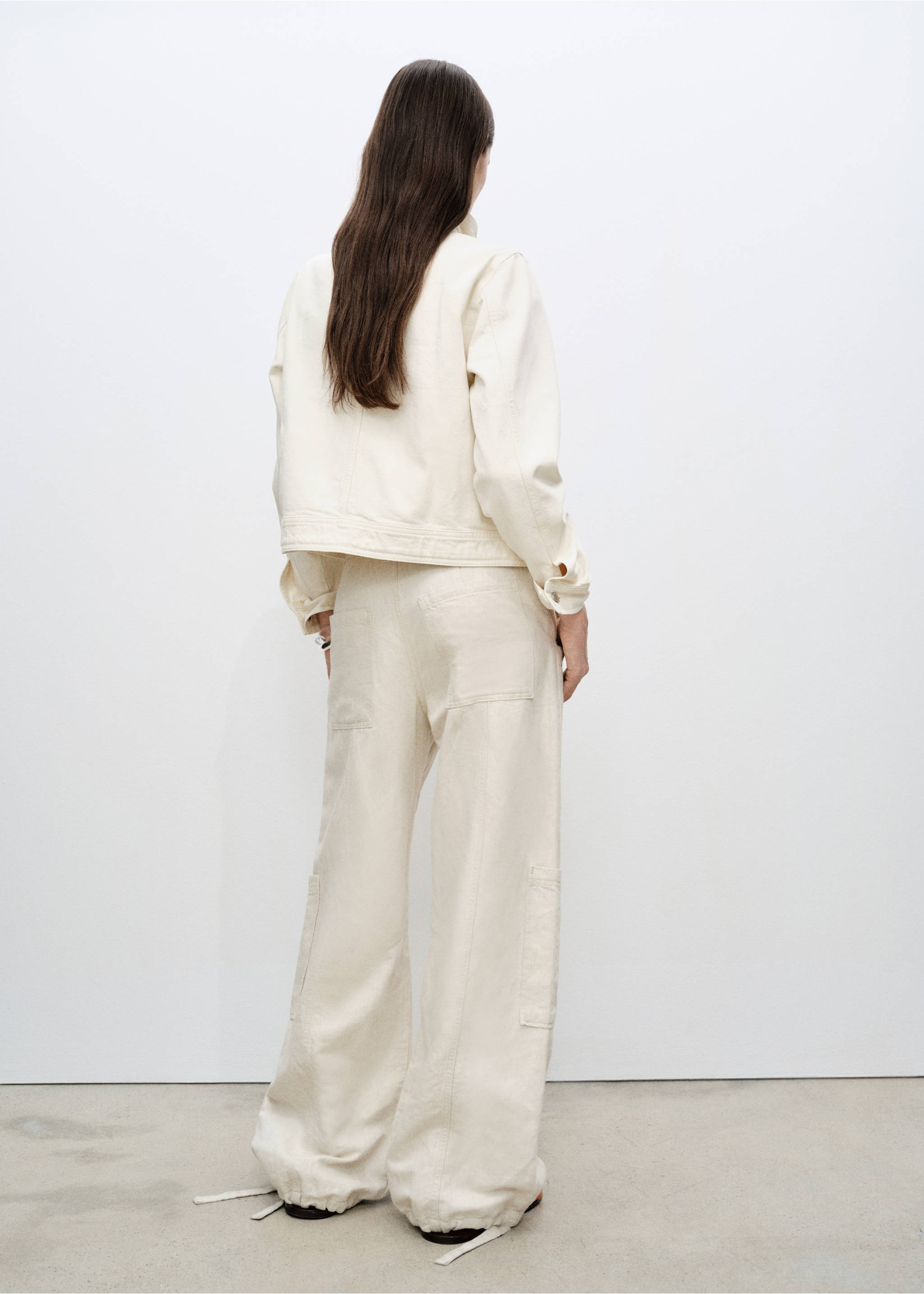 Bavlněná bunda s vysokým límcem a kapsami - Zadní strana zboží, Šedobílá. Ref: 87075742-00.