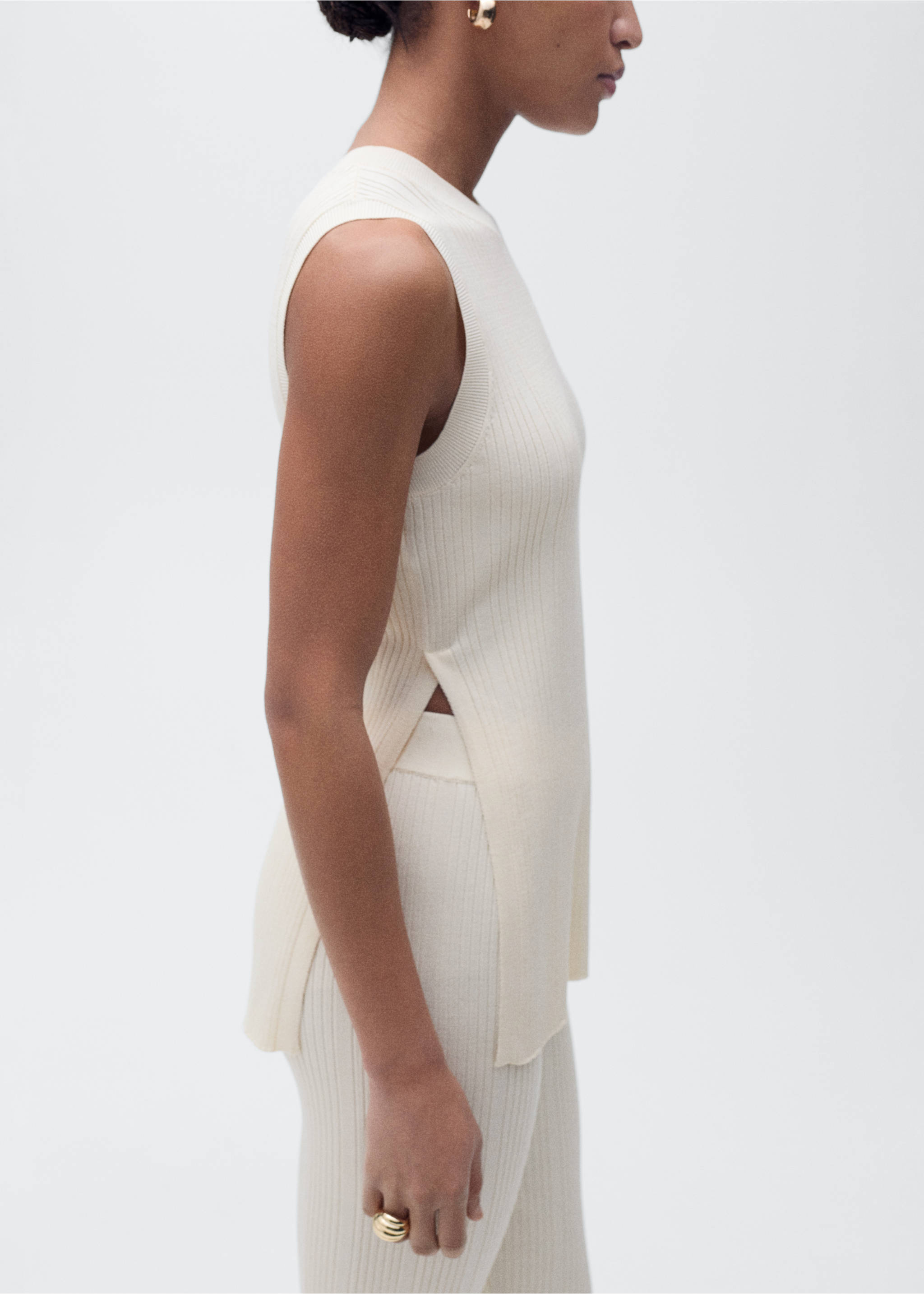 Top côtelé ouvertures - Détail de l'article 6, Écru. Ref: 87075748-00.