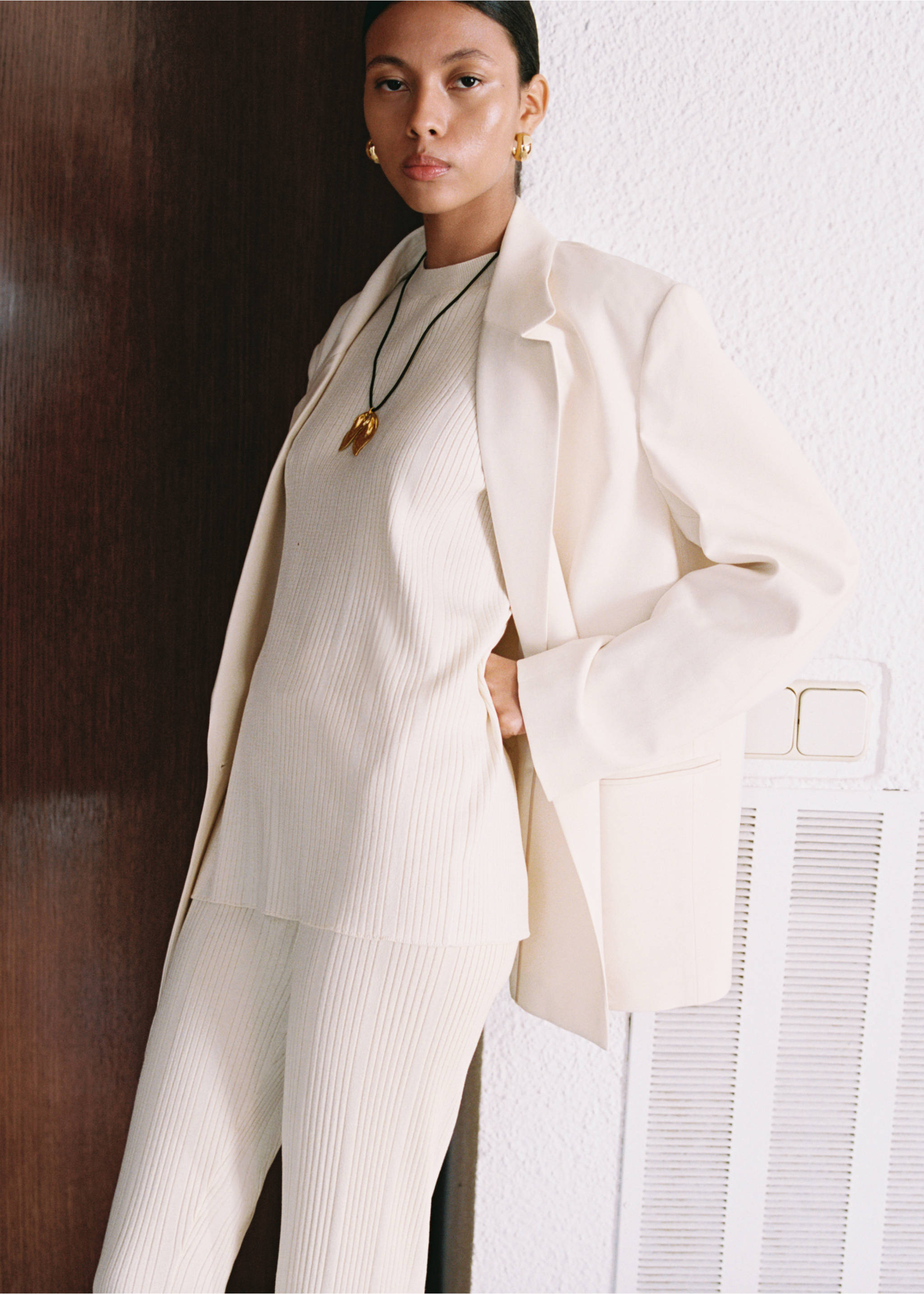 Top côtelé ouvertures - Détail de l'article 7, Écru. Ref: 87075748-00.