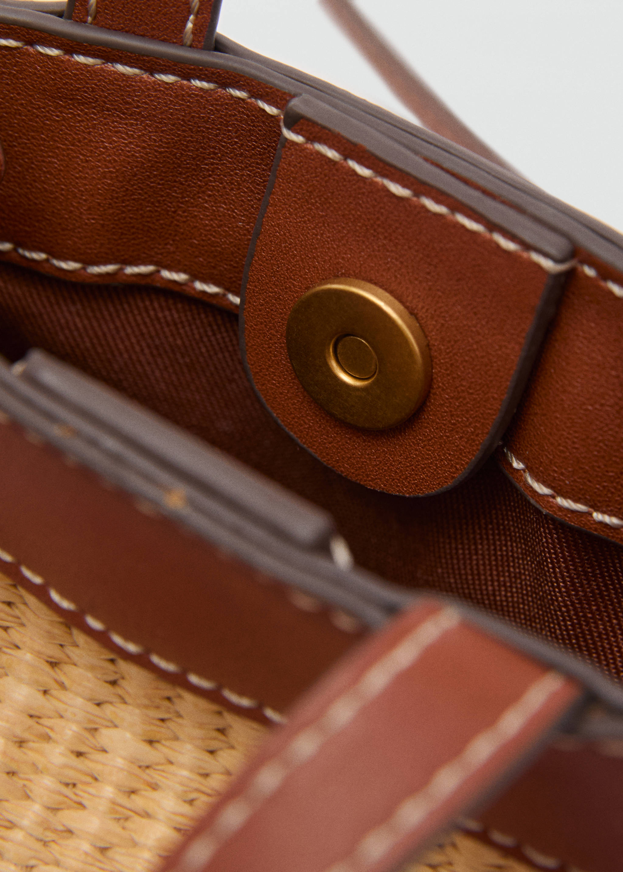 Raffia-effect crossbody mobile case - Details of the article 2