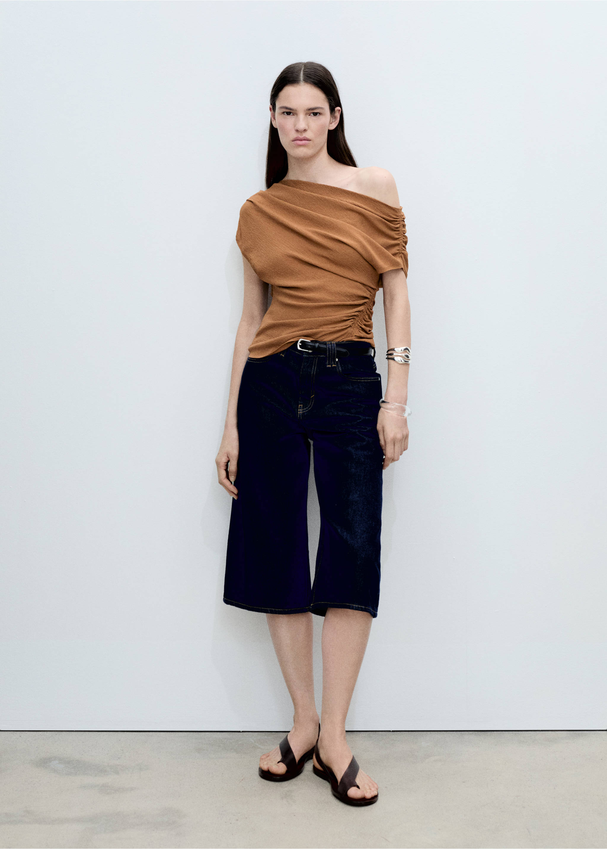 Asymmetrisk rynkad topp - Allmän bild, Karamell. Ref: 87075751-00.