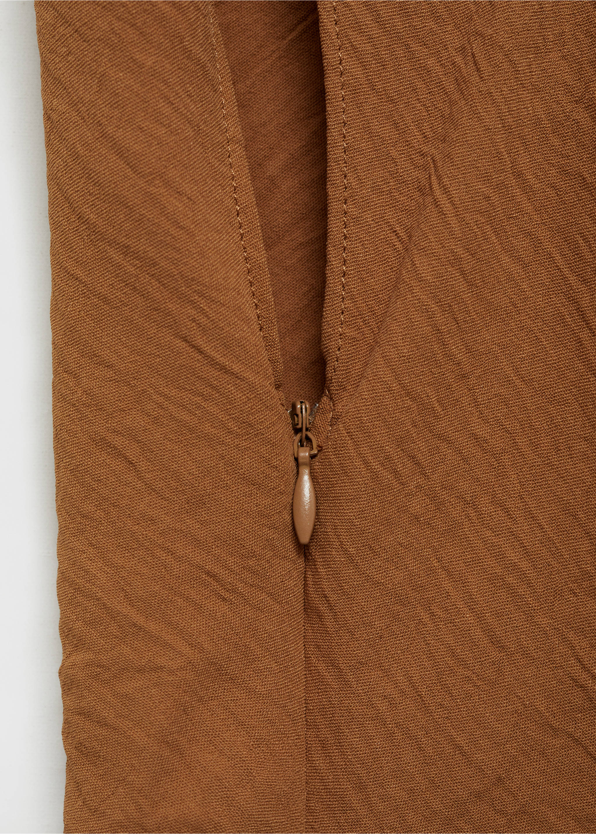 Asymmetrisk rynkad topp - Detaljer om artikeln 0, Karamell. Ref: 87075751-00.