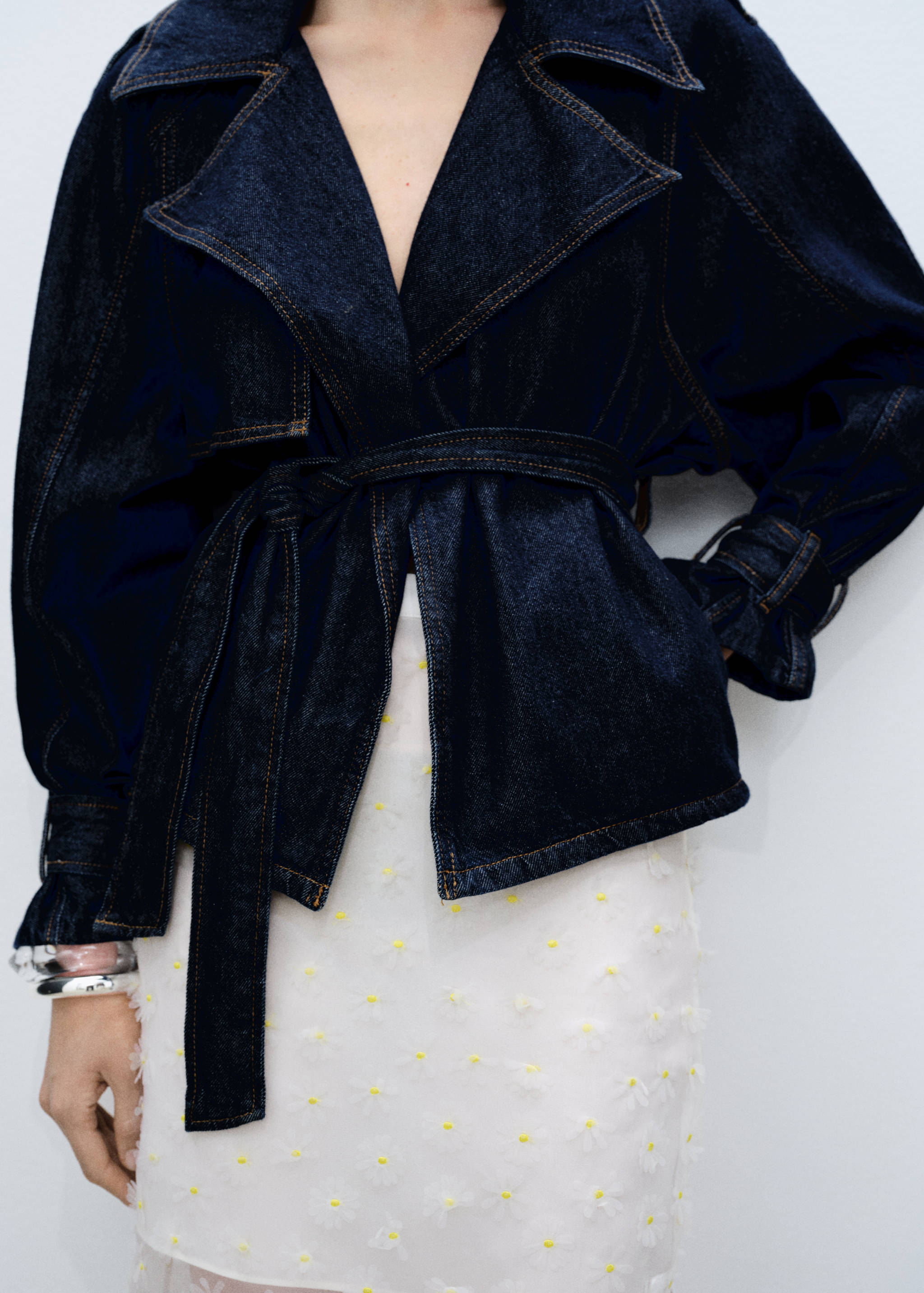 Halbtransparenter Rock mit Blumenstickerei - Detail des Artikels 6