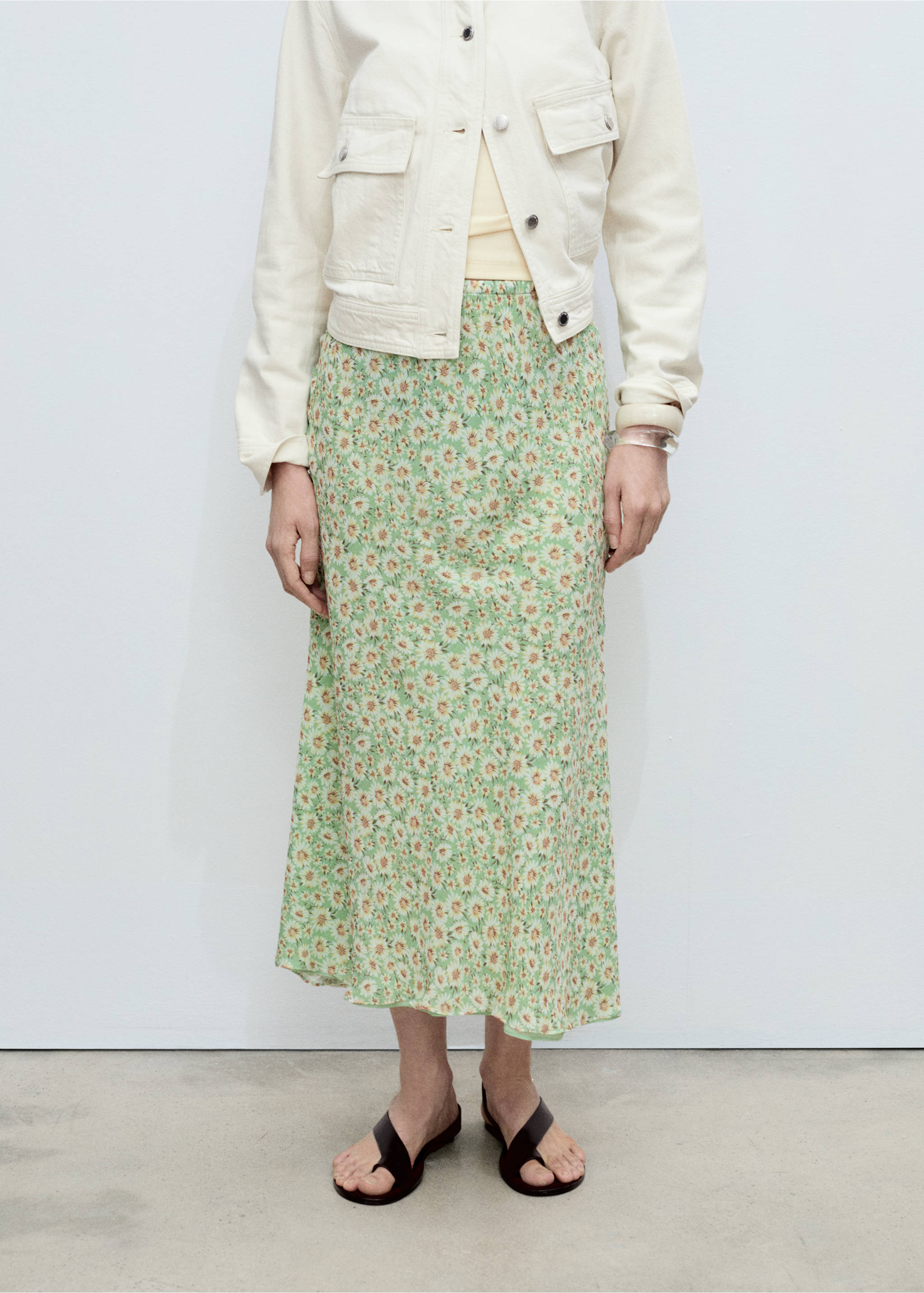 Saia comprida evasê às flores - Plano médio, Verde-pastel. Ref: 87075757-00.