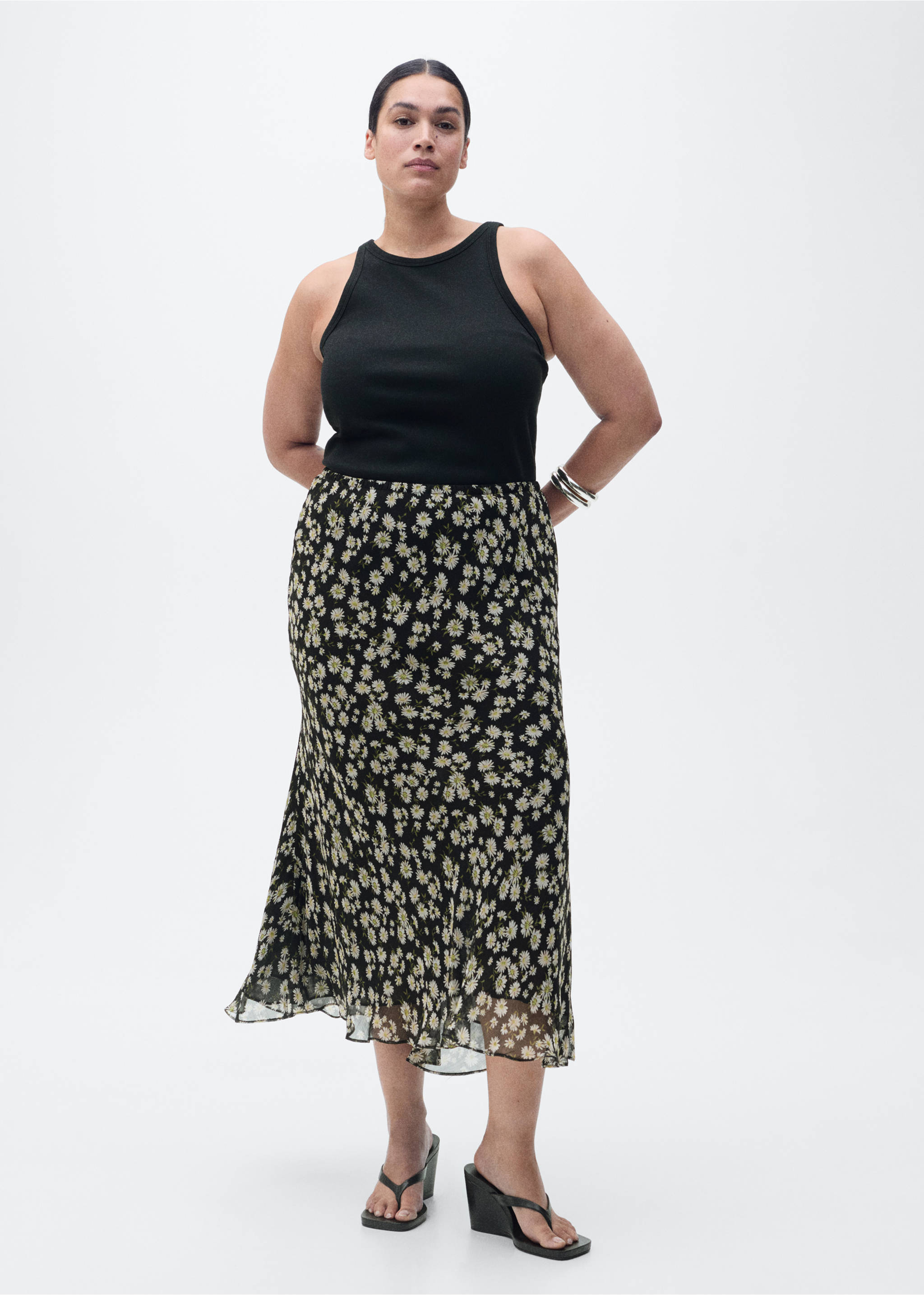 Long floral flared skirt - Details of the article 3, Black. Ref: 87075757-00.