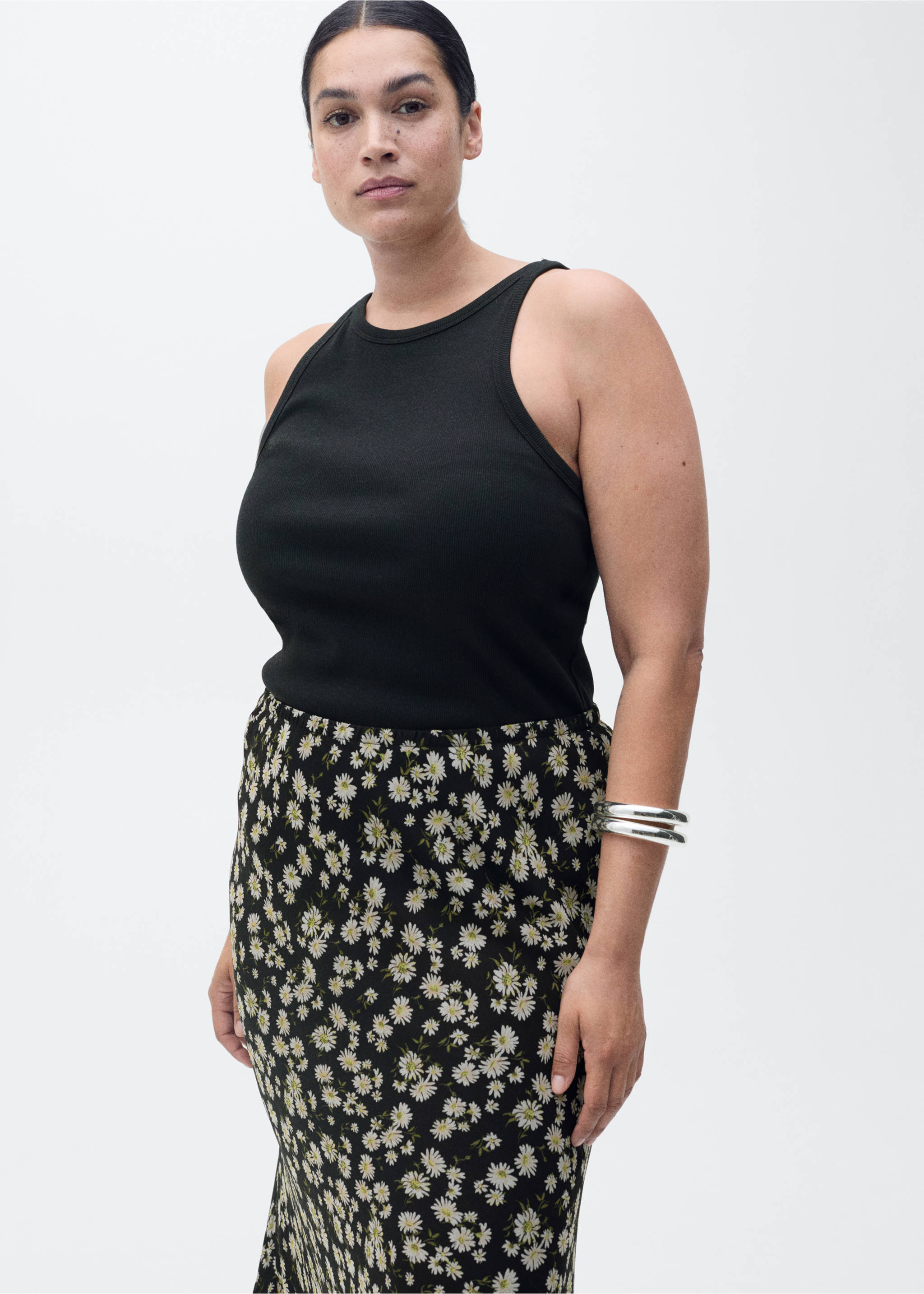 Long floral flared skirt - Details of the article 5, Black. Ref: 87075757-00.