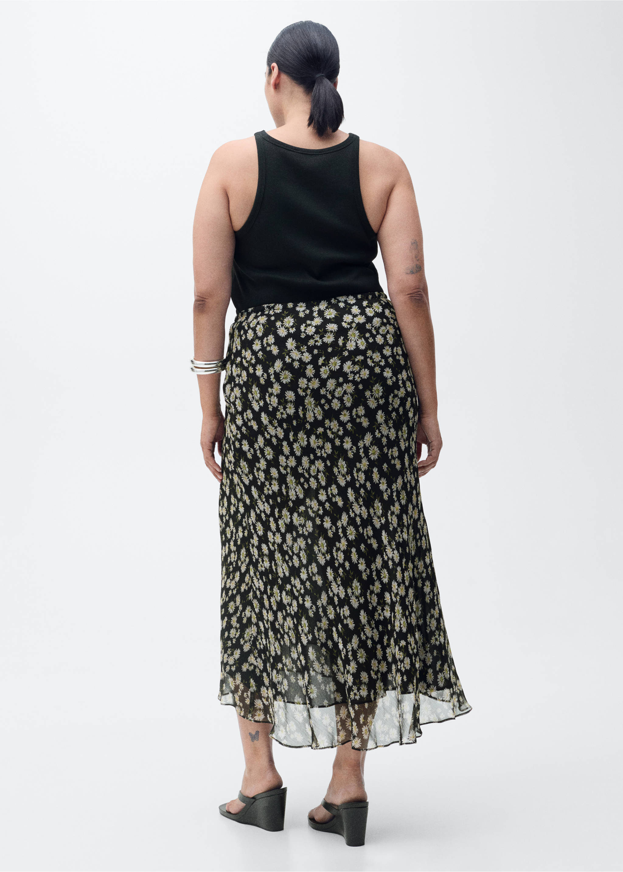 Long floral flared skirt - Details of the article 4, Black. Ref: 87075757-00.