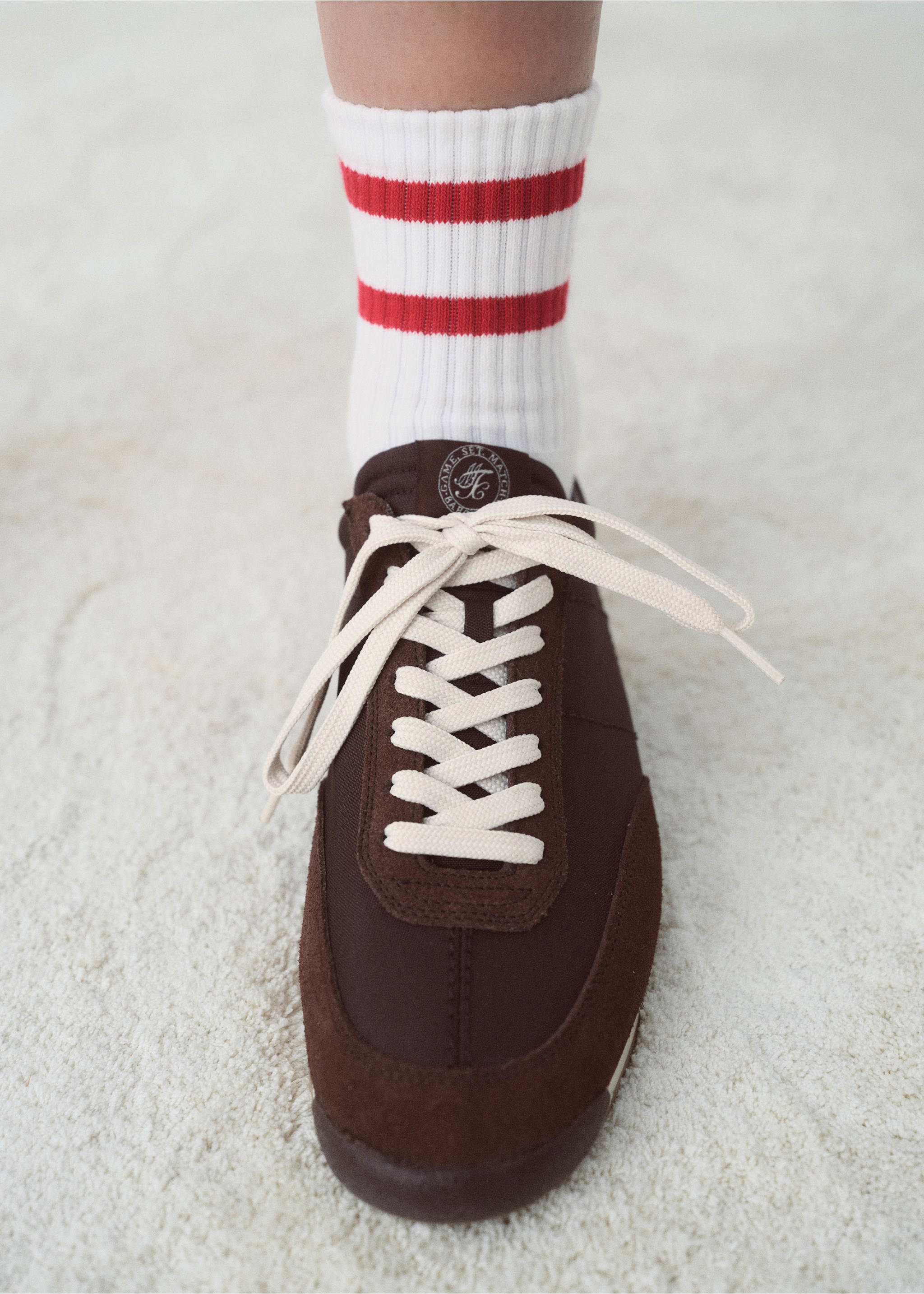 Deportiva paneles serraje raya contraste - Plano general, Chocolate. Ref: 87075761-00.