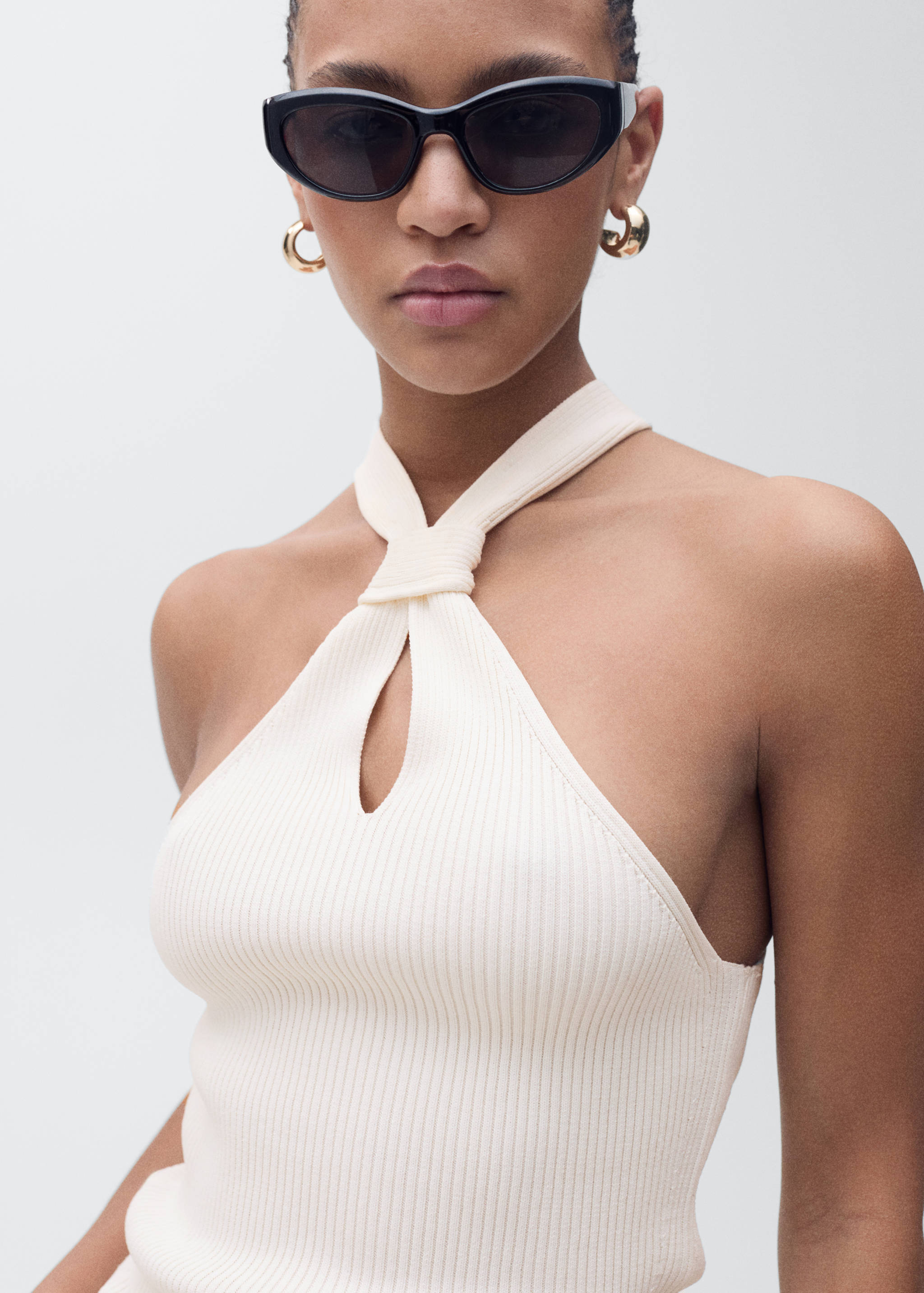 Halter-neck top with knot detail - Details of the article 1