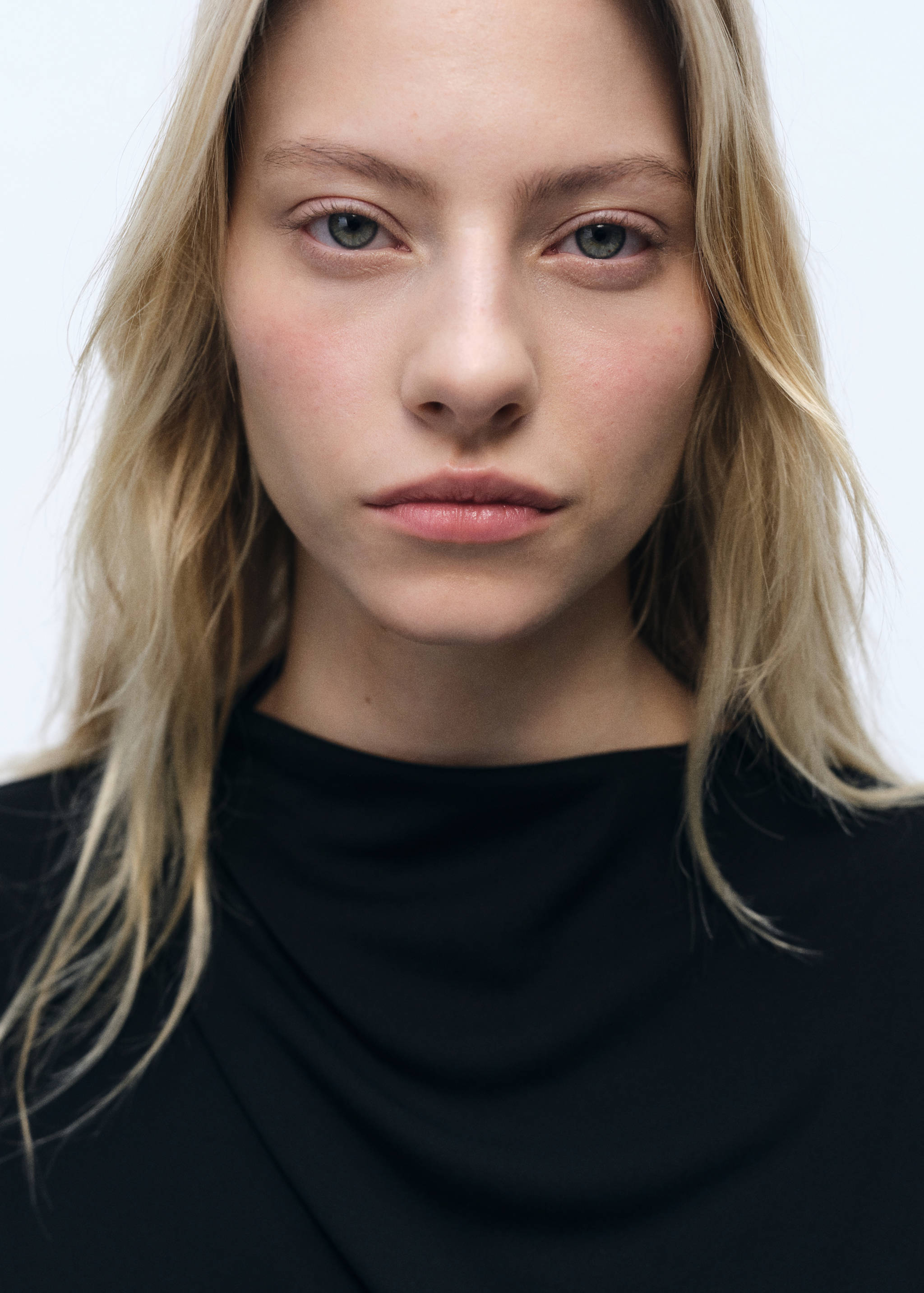 Ολόσωμη φόρμα ίσια με ντραπέ λαιμόκοψη - Λεπτομέρεια του προϊόντος 1