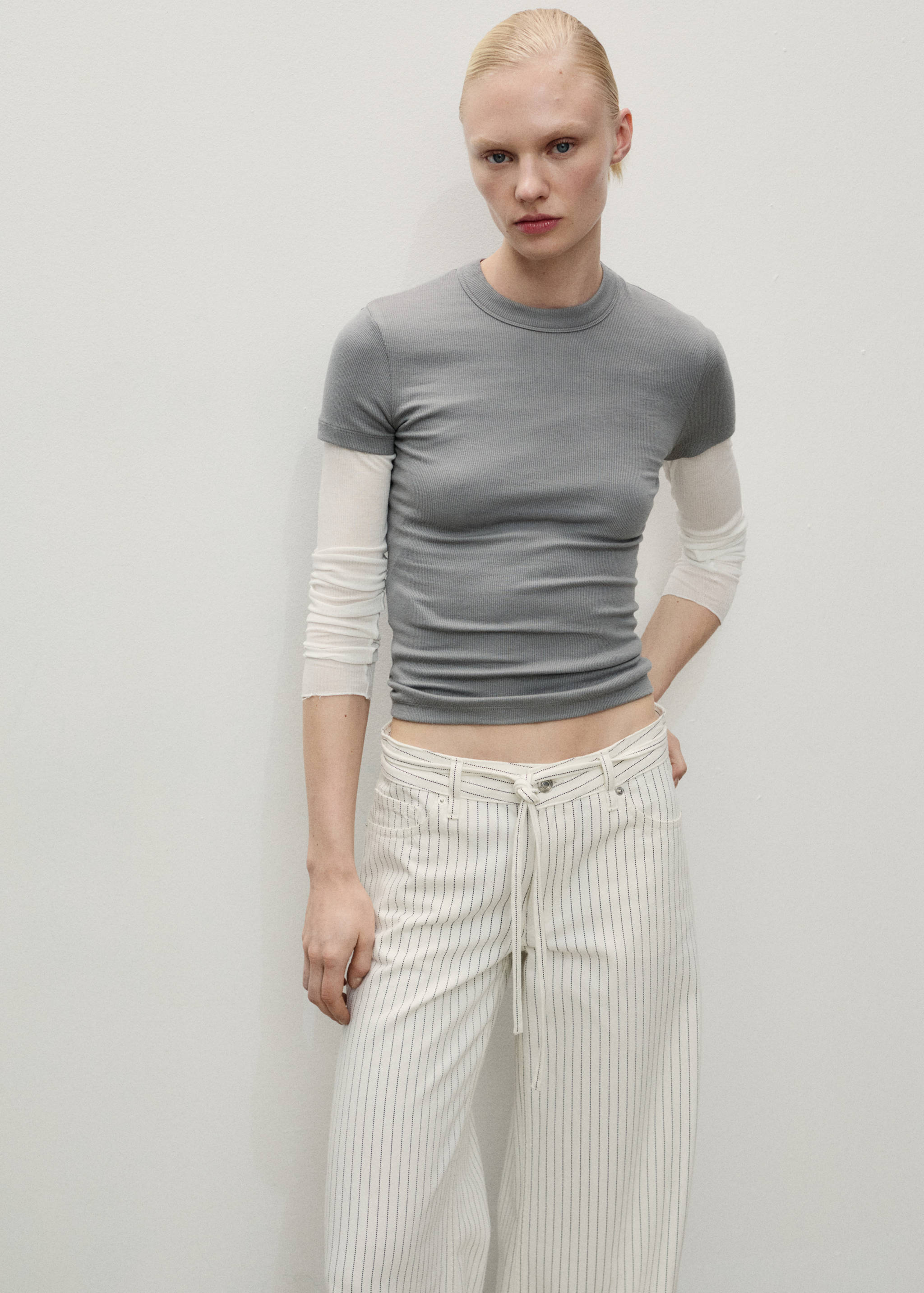 Gestreifte Wideleg-Jeans mit niedriger Bundhöhe und Gürtel - Detail des Artikels 1