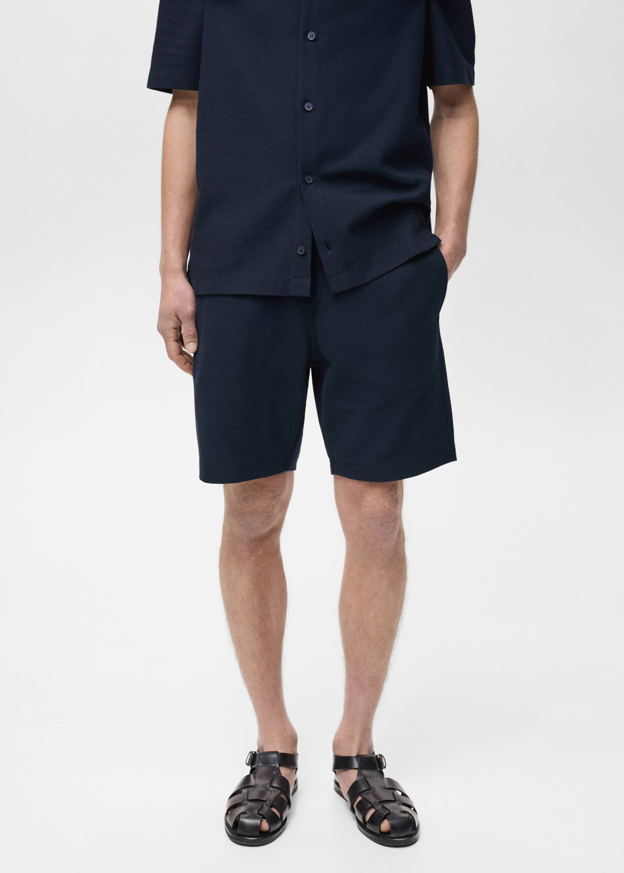 Structured knitted shorts - Medium plane
