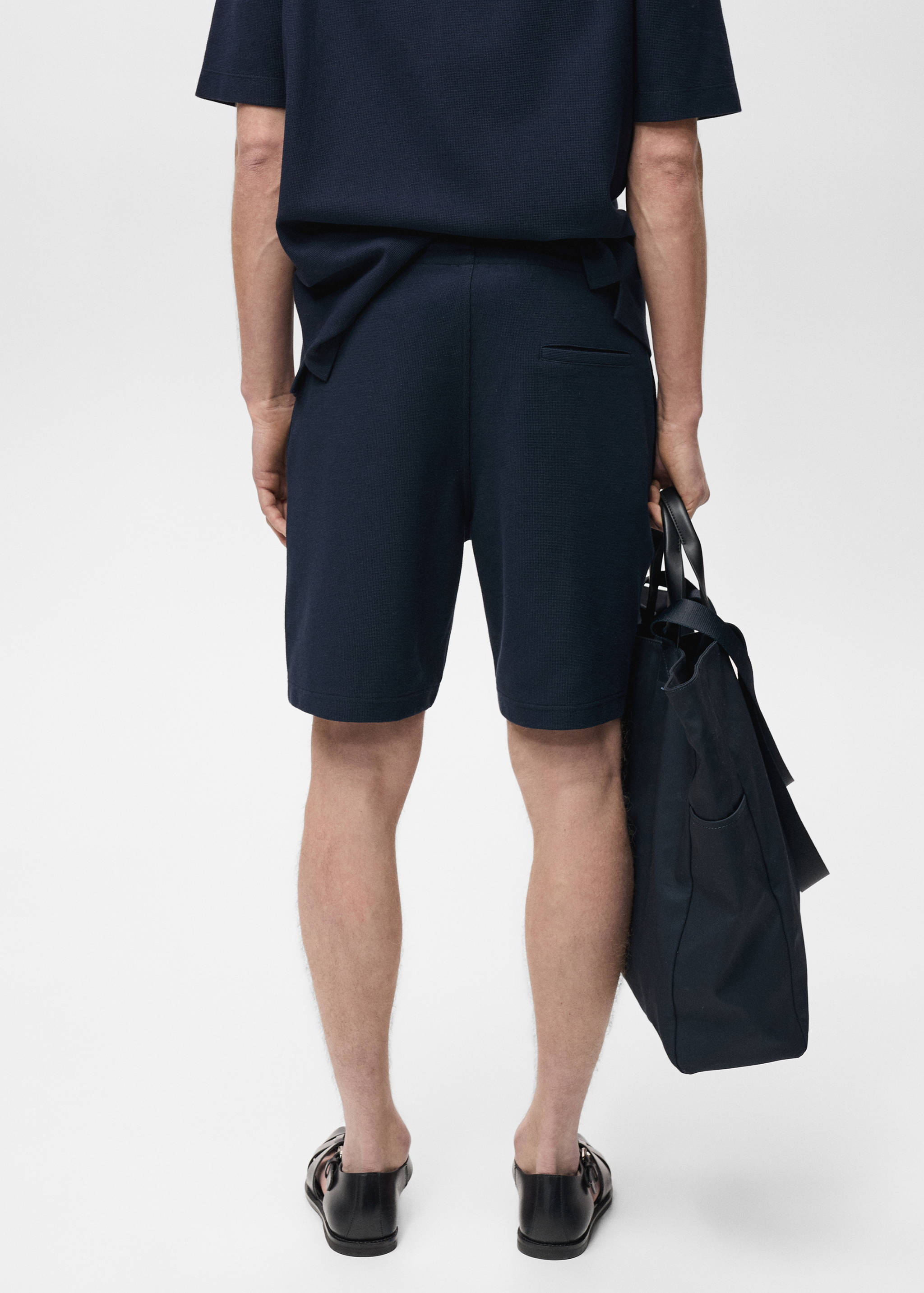 Structured knitted shorts - Reverse of the article