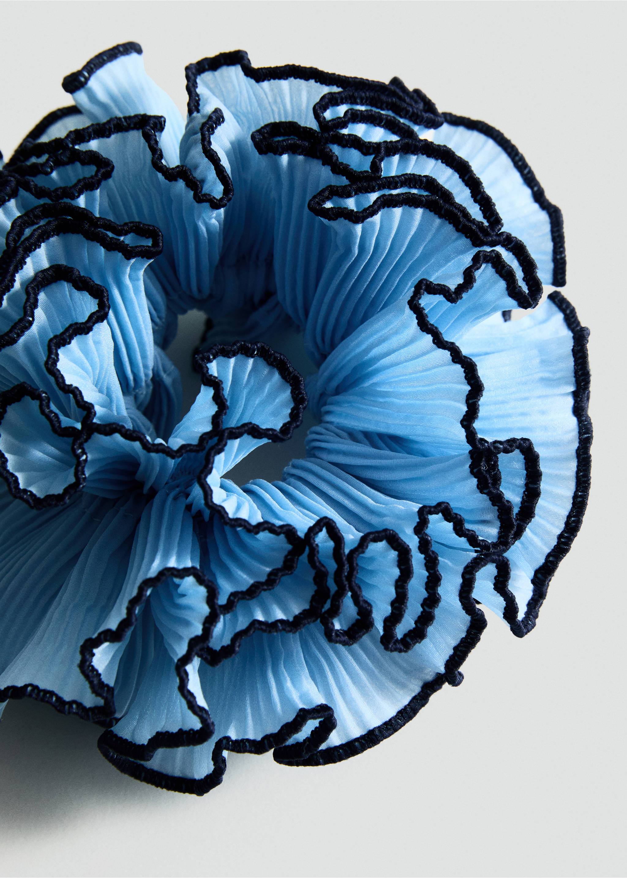 Flower scrunchie with contrasting trim - Medium plane, Blue. Ref: 87075927-00.