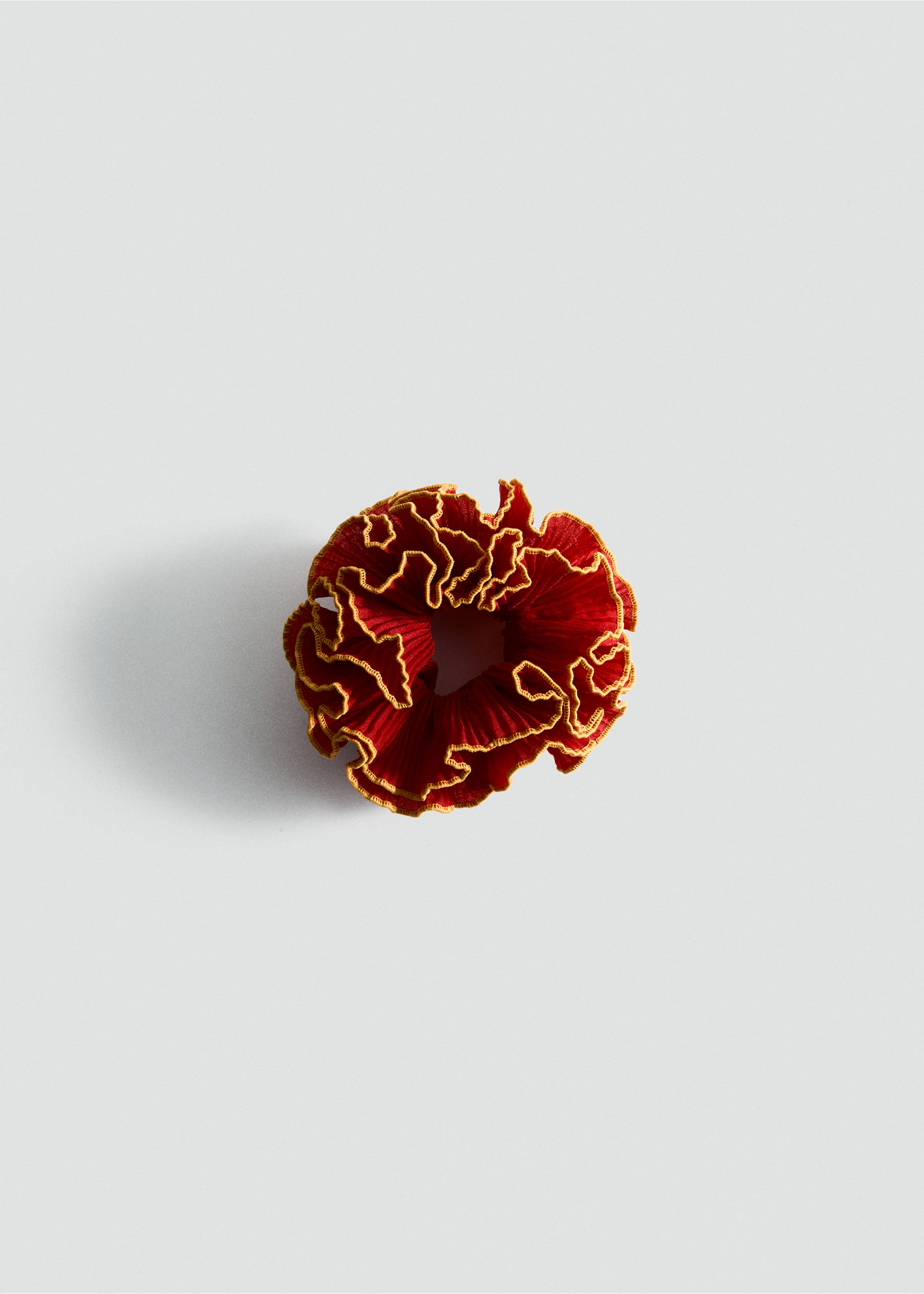 Flower scrunchie with contrasting trim - Article without model, Red. Ref: 87075927-00.
