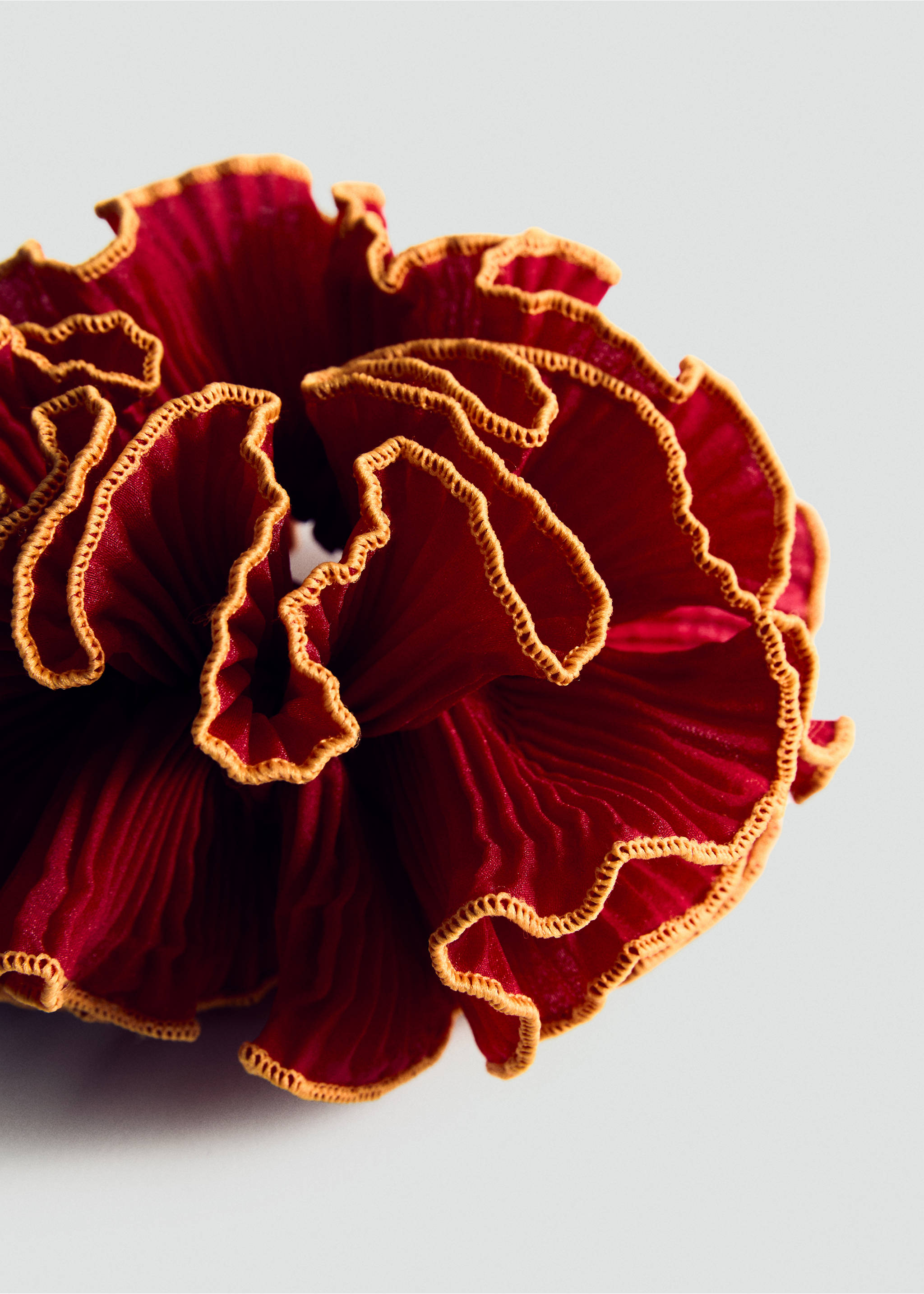Flower scrunchie with contrasting trim - Medium plane, Red. Ref: 87075927-00.
