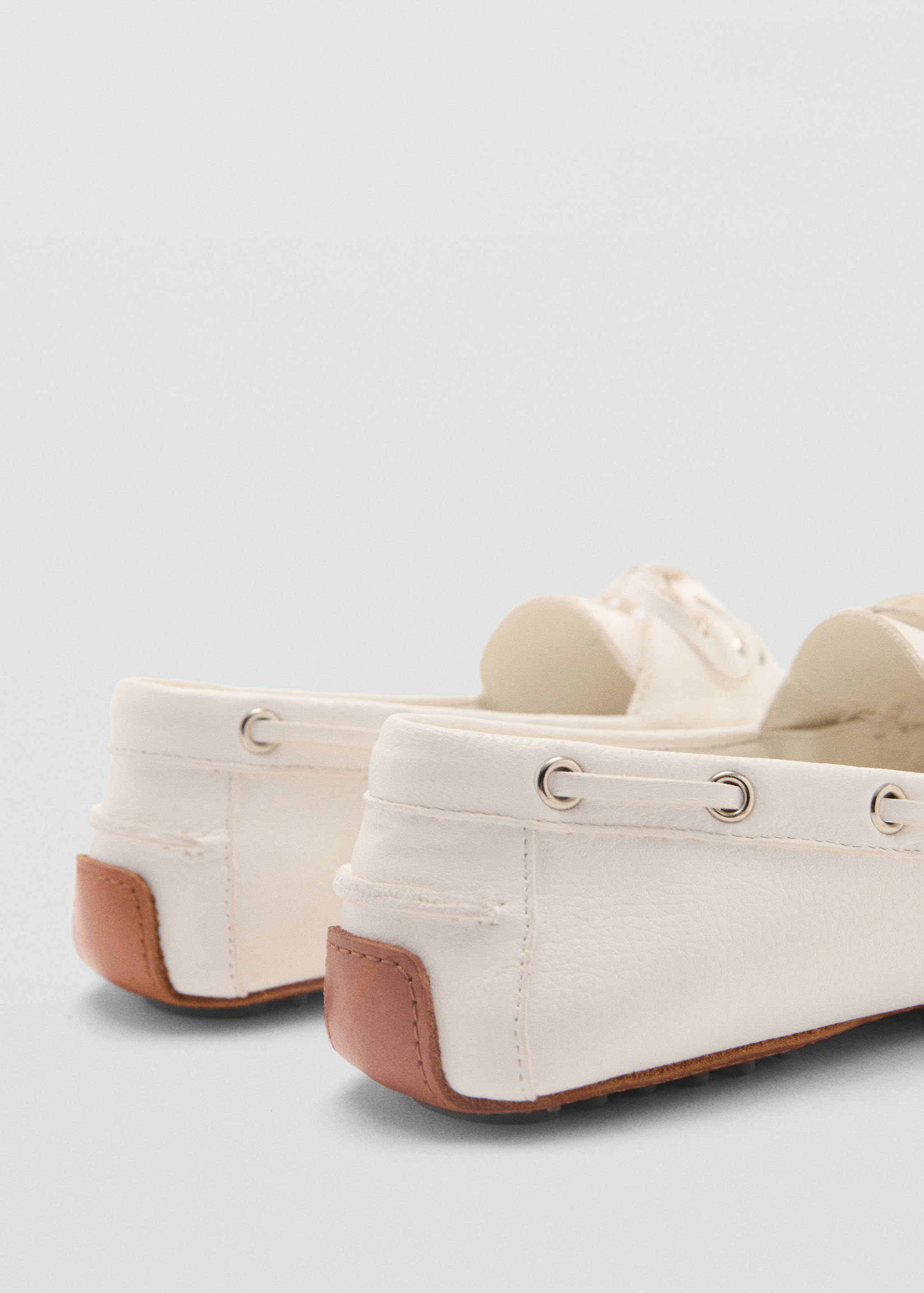 Leather boat shoes with laces - Details of the article 1