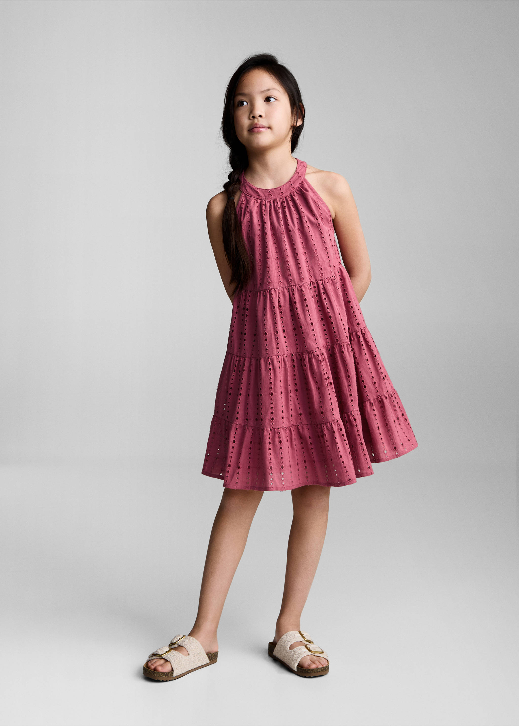 Robe brodée à volants - Plan général, Fraise. Ref: 87075939-00.