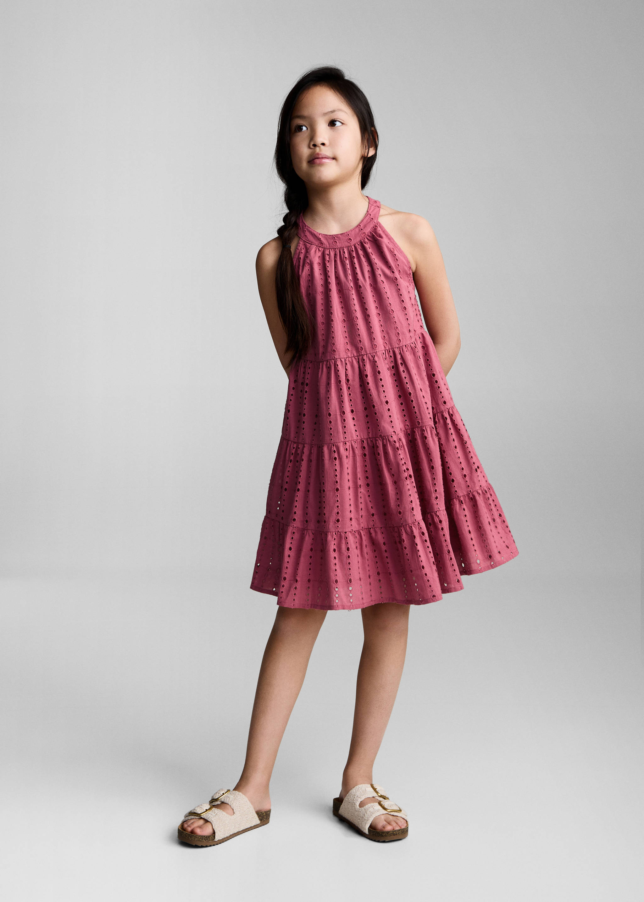 Robe brodée à volants - Plan général