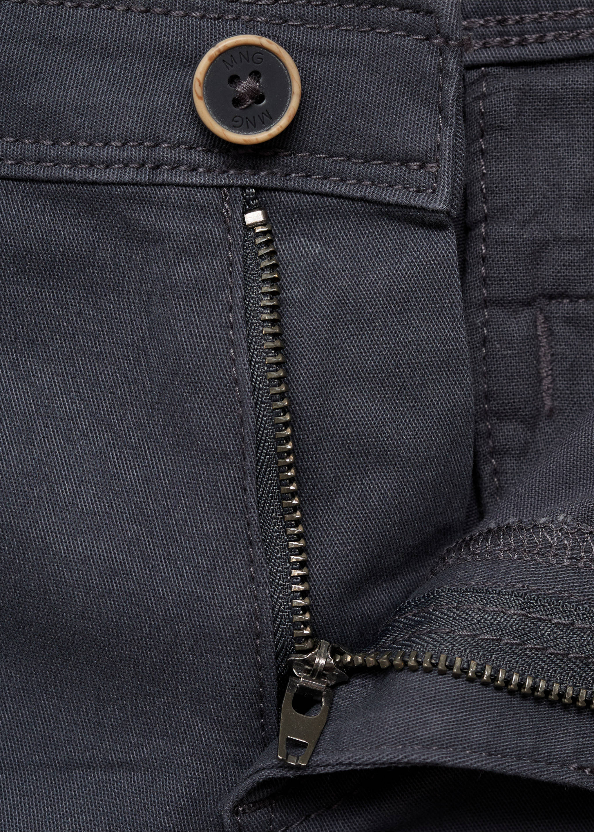 Cargo Bermuda shorts - Details of the article 8, Indigo Blue. Ref: 87075945-00.