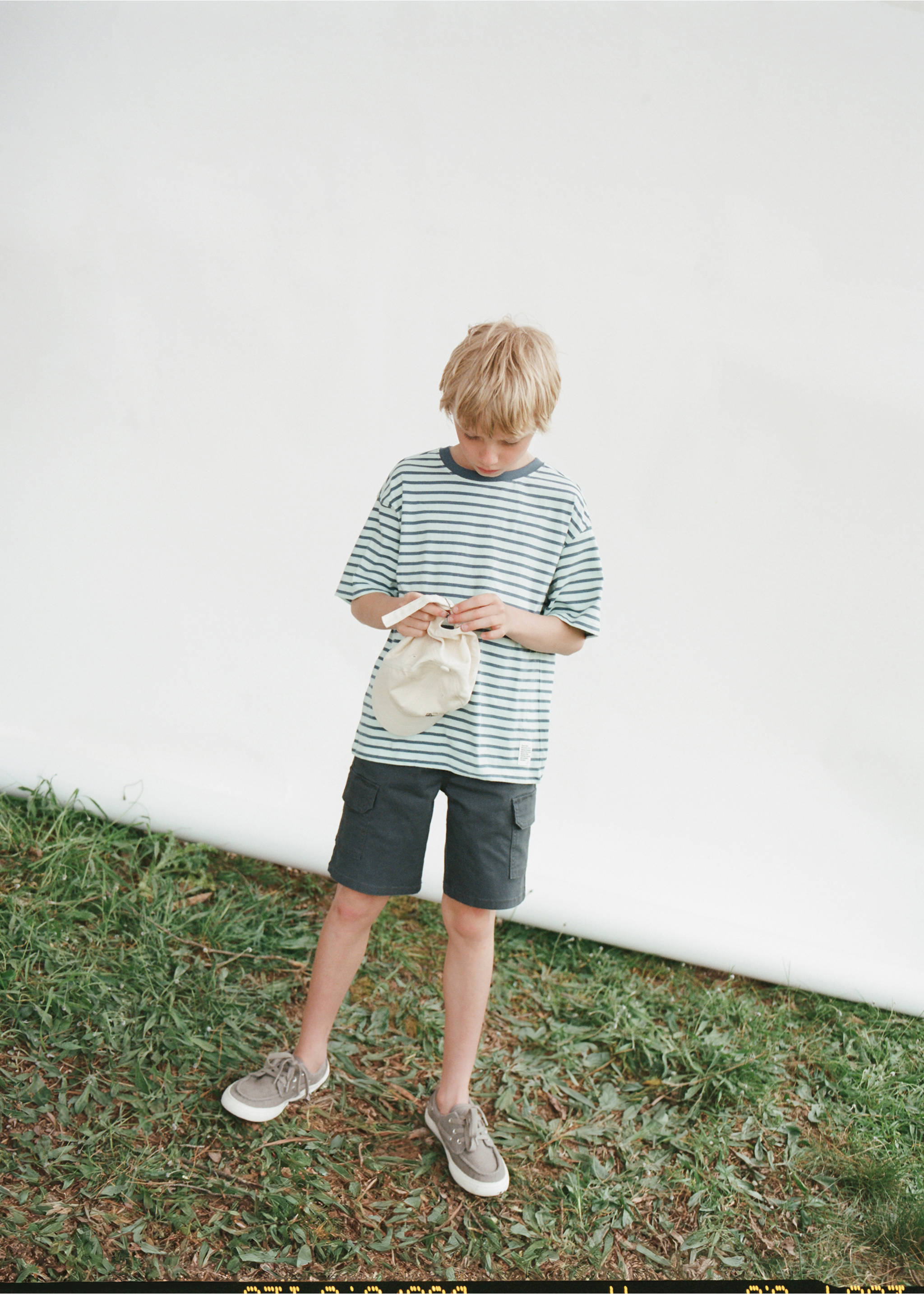 Cargo Bermuda shorts - Details of the article 5, Indigo Blue. Ref: 87075945-00.