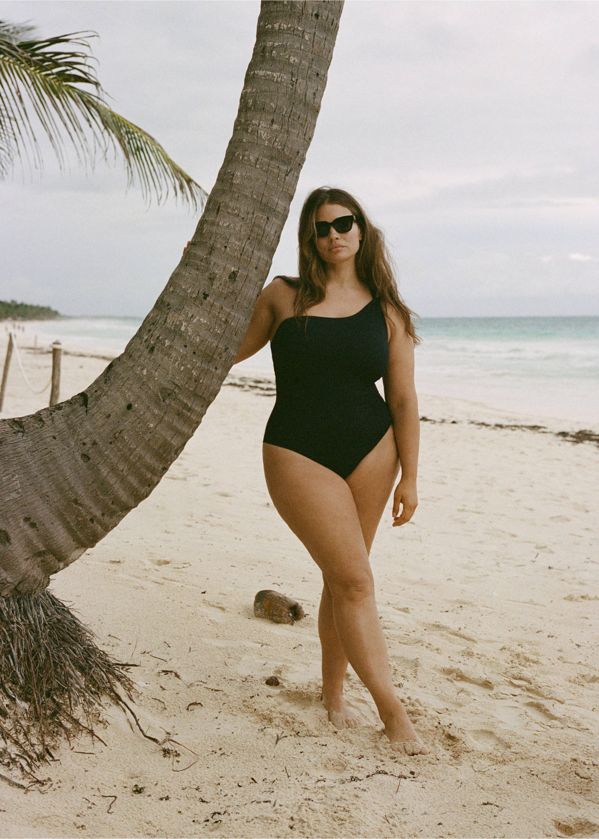 Maillot de bain asymétrique avec détail froncé - Détail de l'article 3, Noir. Ref: 87075952-00.