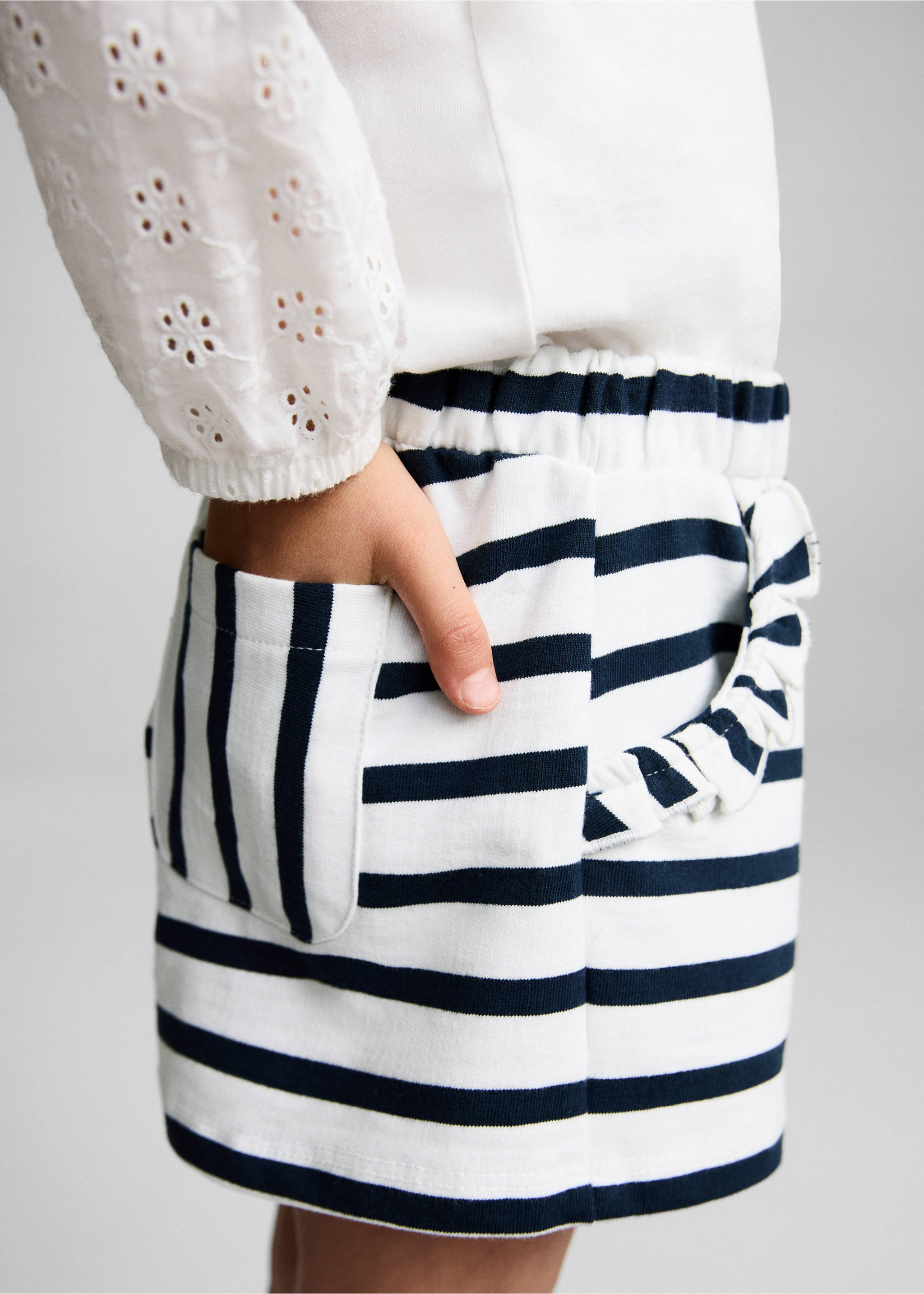 Stripe-print shorts - Details of the article 3, Dark Navy. Ref: 87075962-00.